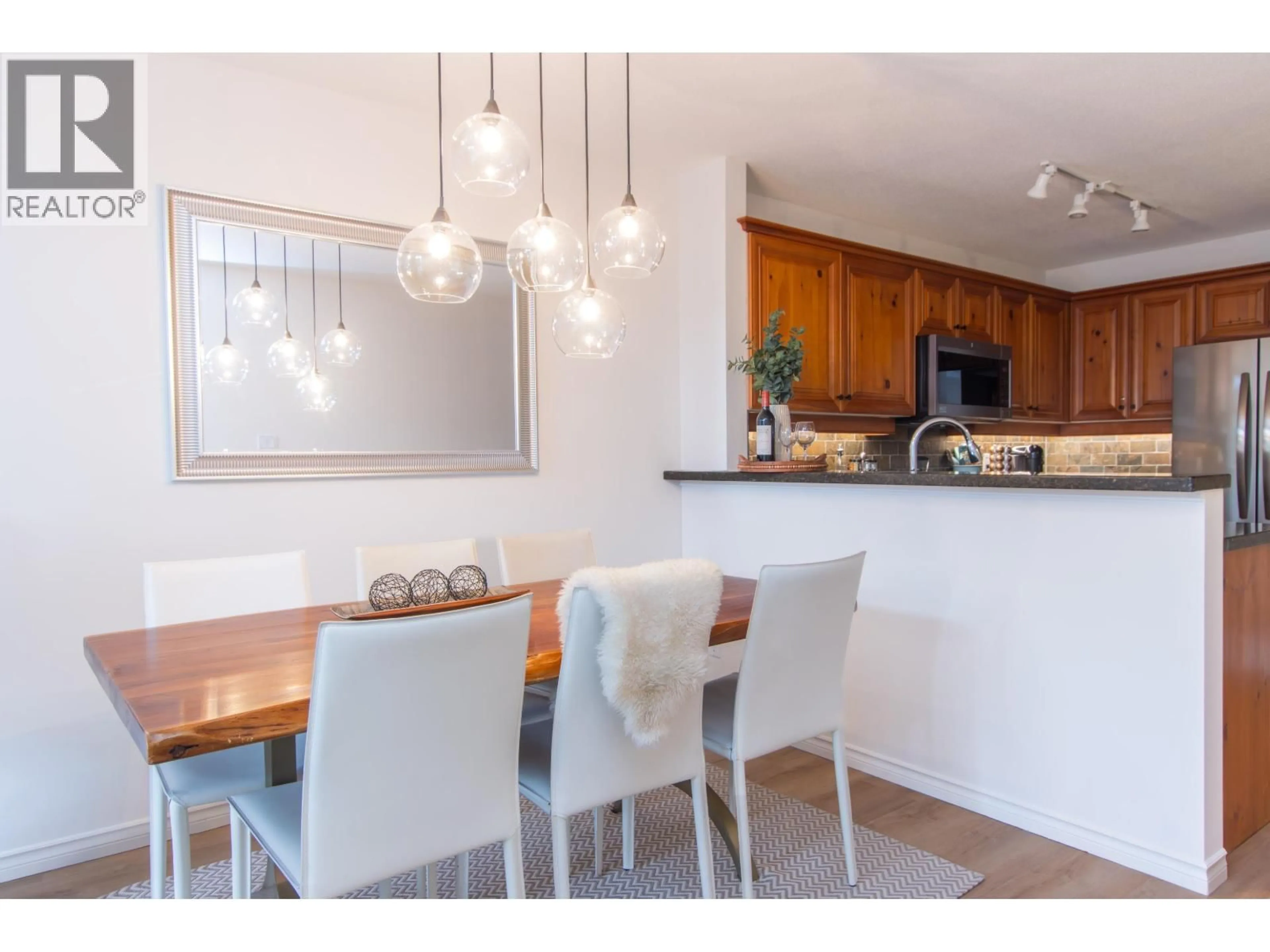 Open concept kitchen, unknown for 7 - 4890 PAINTED CLIFF ROAD, Whistler British Columbia V8E1C9