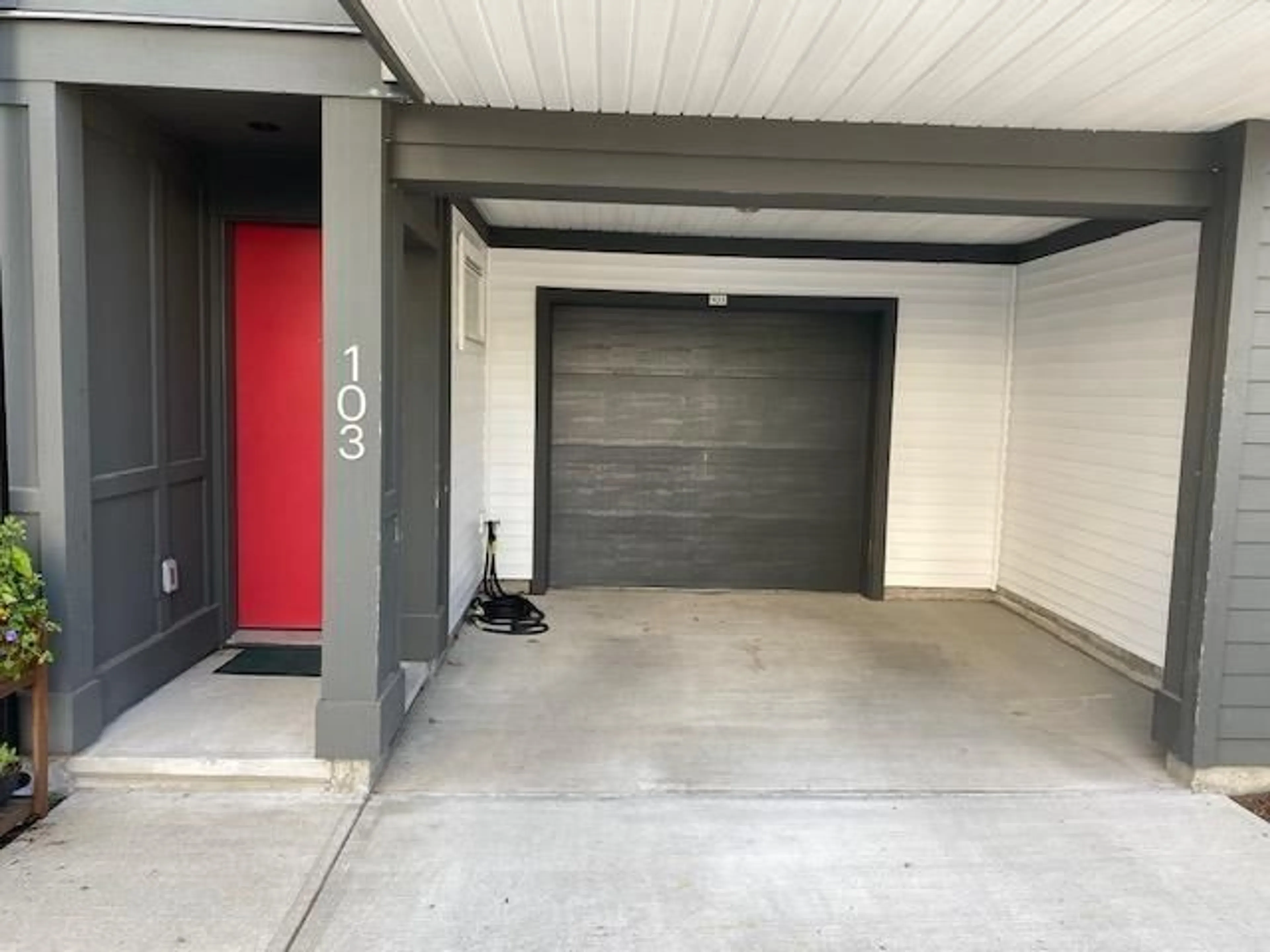 Indoor garage for 103 - 17578 57A AVENUE, Surrey British Columbia V3S7V2