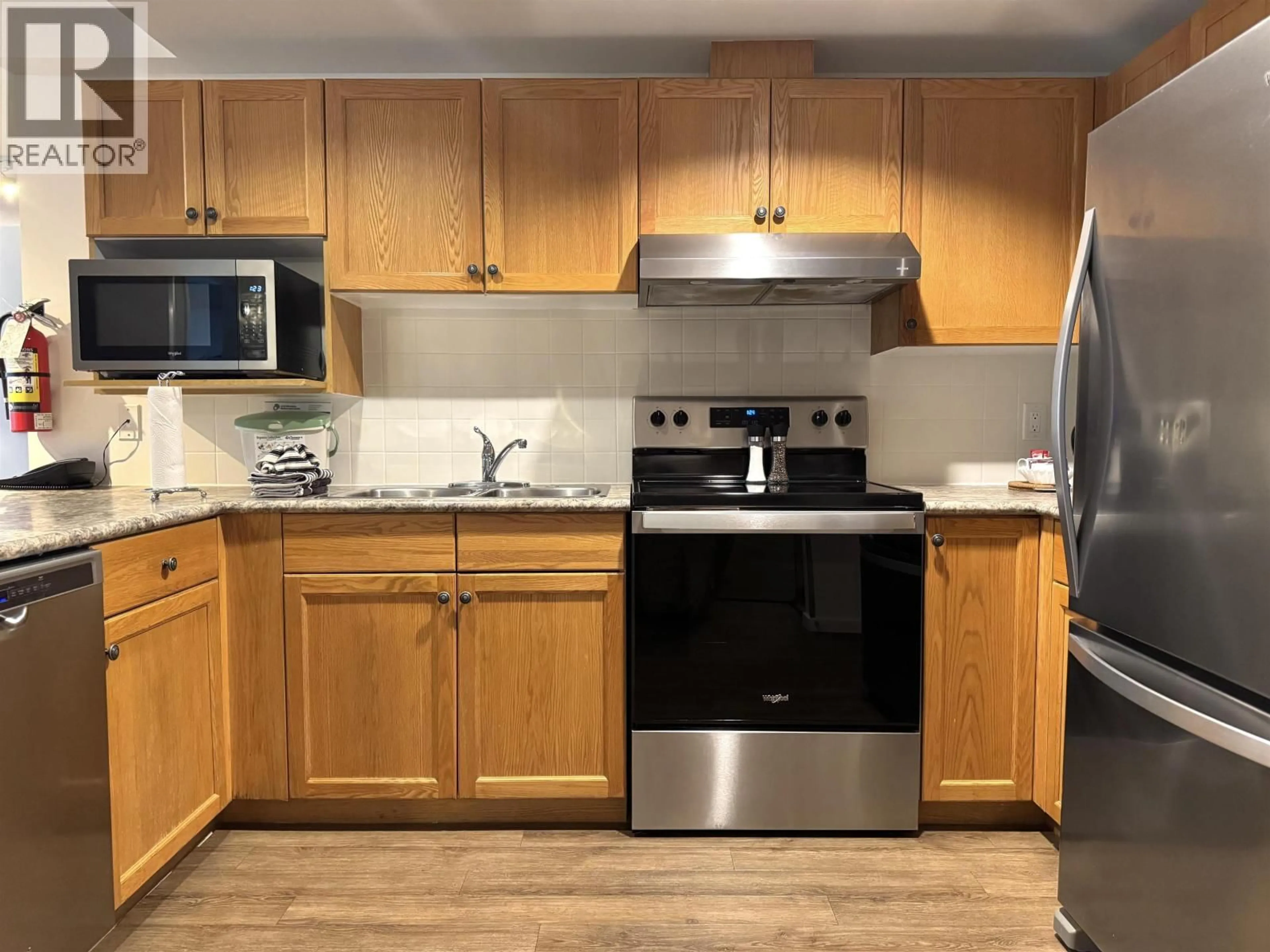 Standard kitchen, wood/laminate floor for 420 w49 - 4910 SPEARHEAD PLACE, Whistler British Columbia V8E1G1