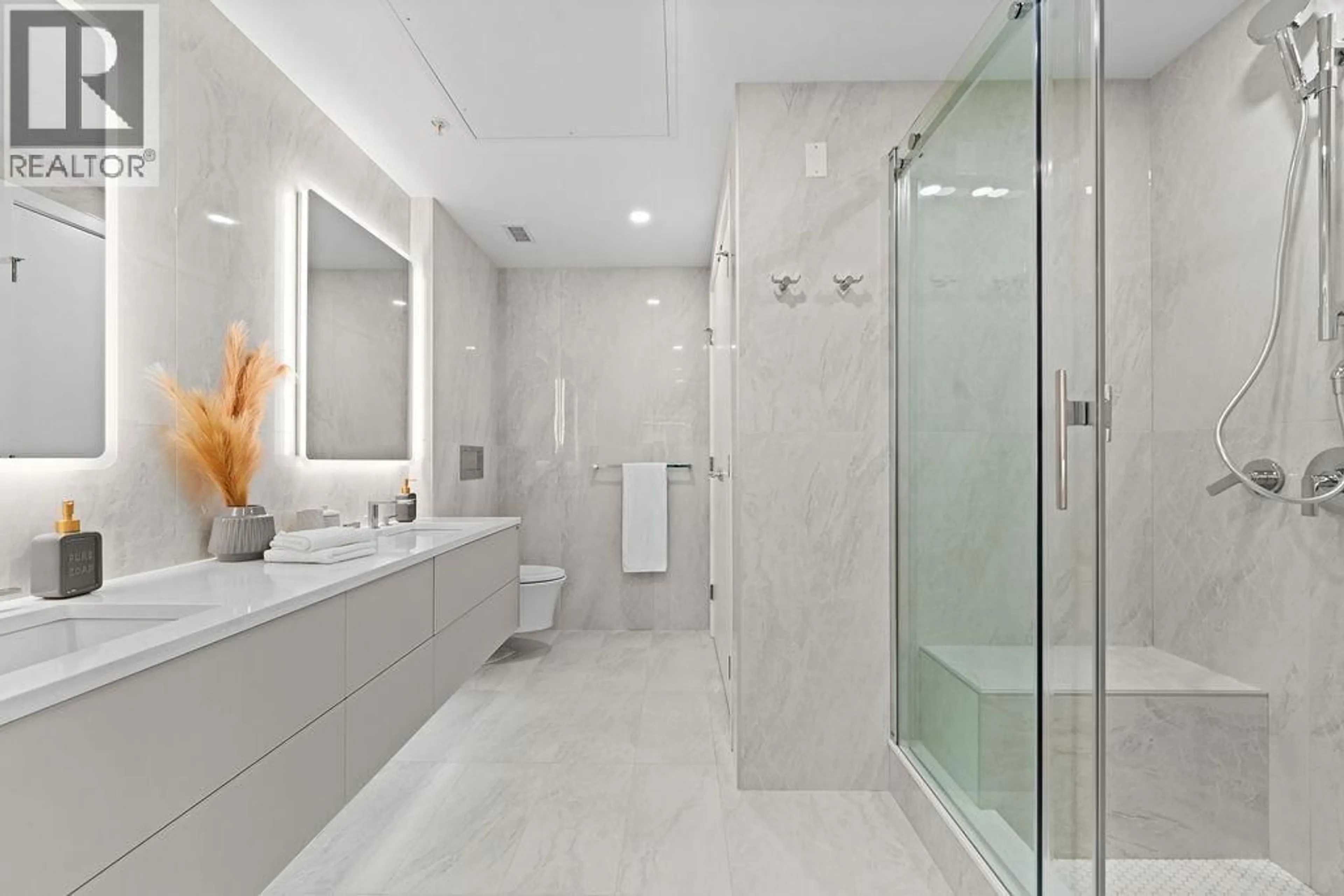 Contemporary bathroom, ceramic/tile floor for 203 - 1331 MARINE DRIVE, West Vancouver British Columbia V7T1B6