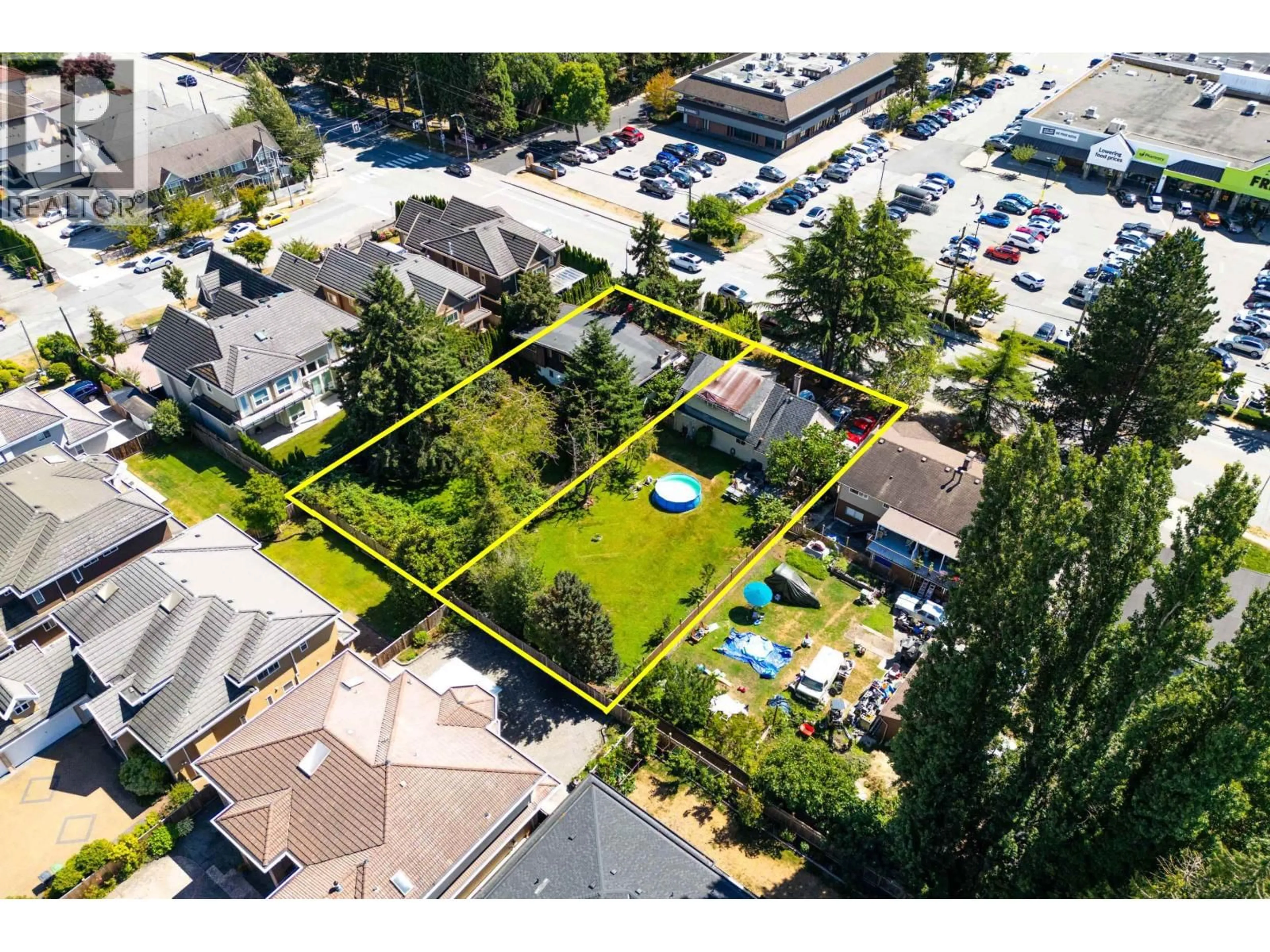 A pic from outside/outdoor area/front of a property/back of a property/a pic from drone, street for 6131 BLUNDELL ROAD, Richmond British Columbia V4K3N2