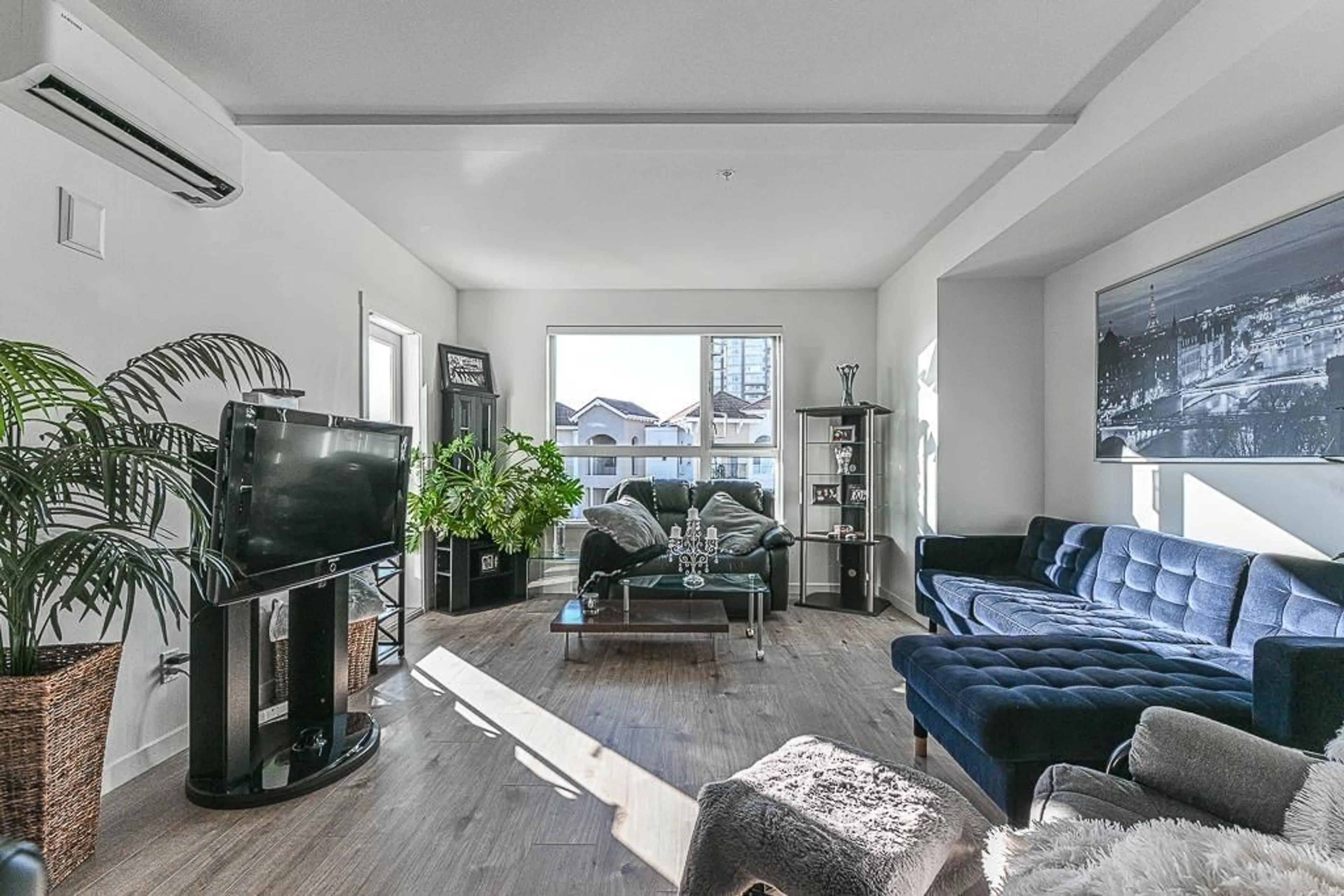 Living room with furniture, unknown for 416 - 3182 GLADWIN ROAD, Abbotsford British Columbia V2S7B4