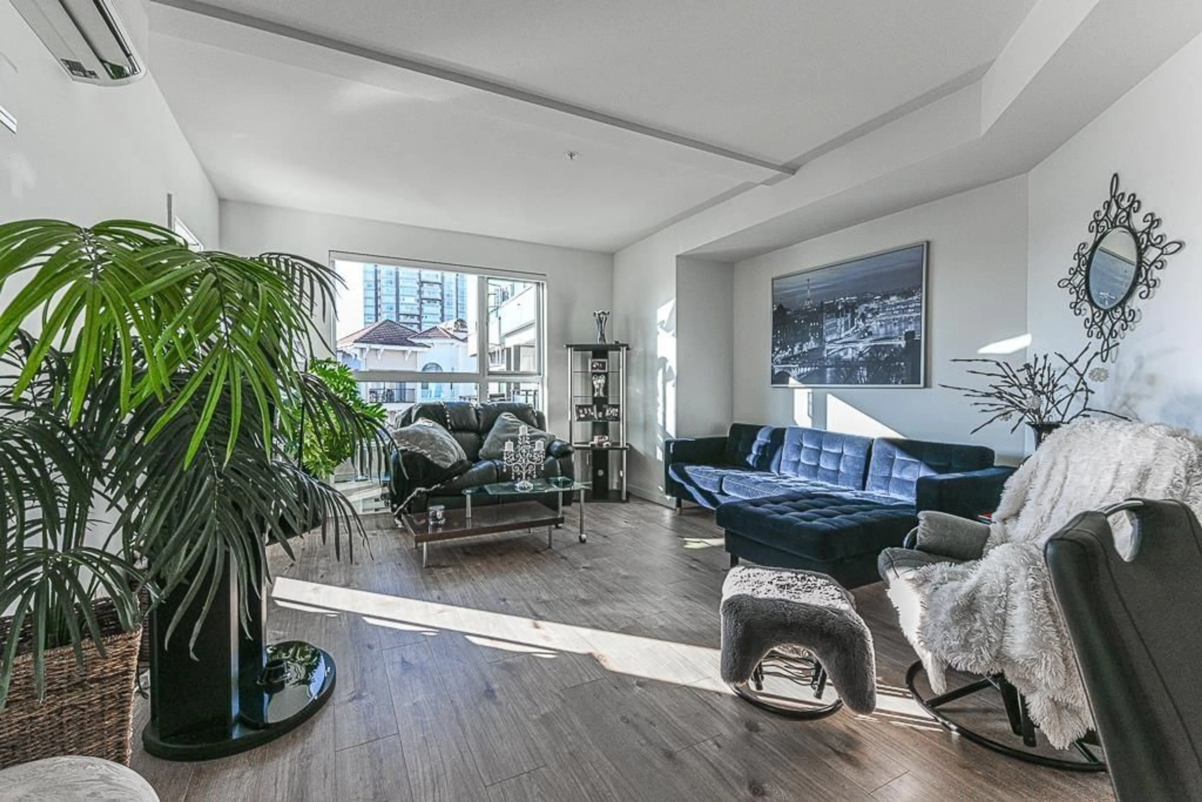 Living room with furniture, unknown for 416 - 3182 GLADWIN ROAD, Abbotsford British Columbia V2S7B4