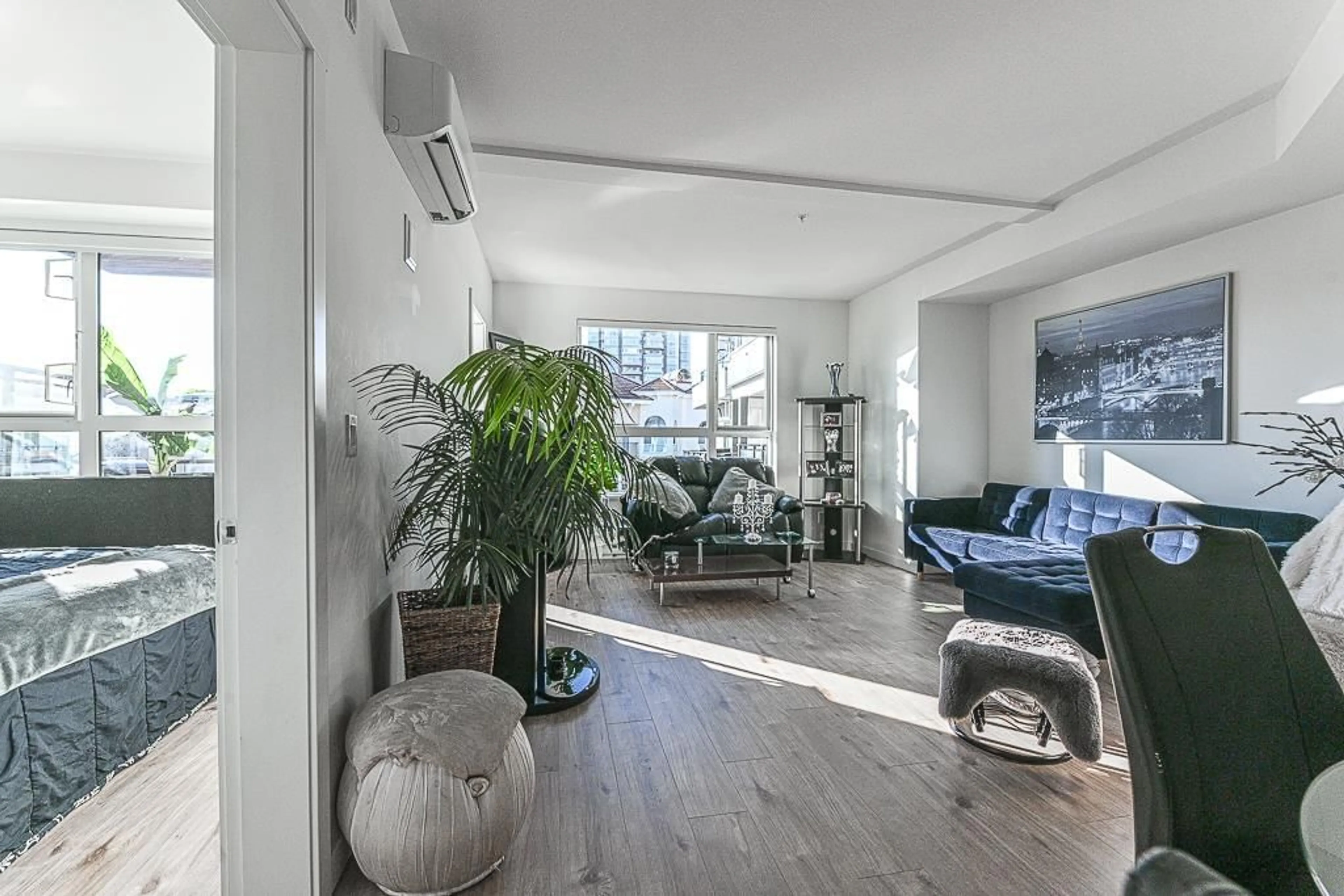 Indoor foyer for 416 - 3182 GLADWIN ROAD, Abbotsford British Columbia V2S7B4