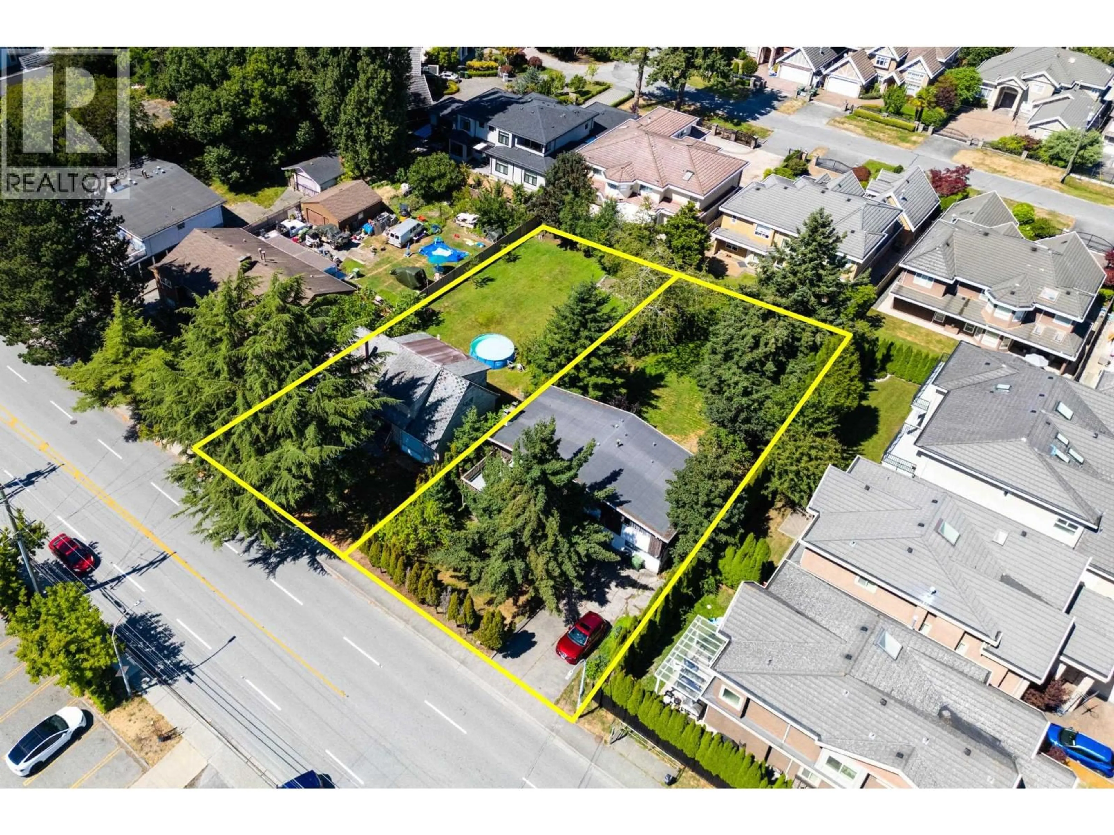 A pic from outside/outdoor area/front of a property/back of a property/a pic from drone, street for 6151 BLUNDELL ROAD, Richmond British Columbia V7C1H6