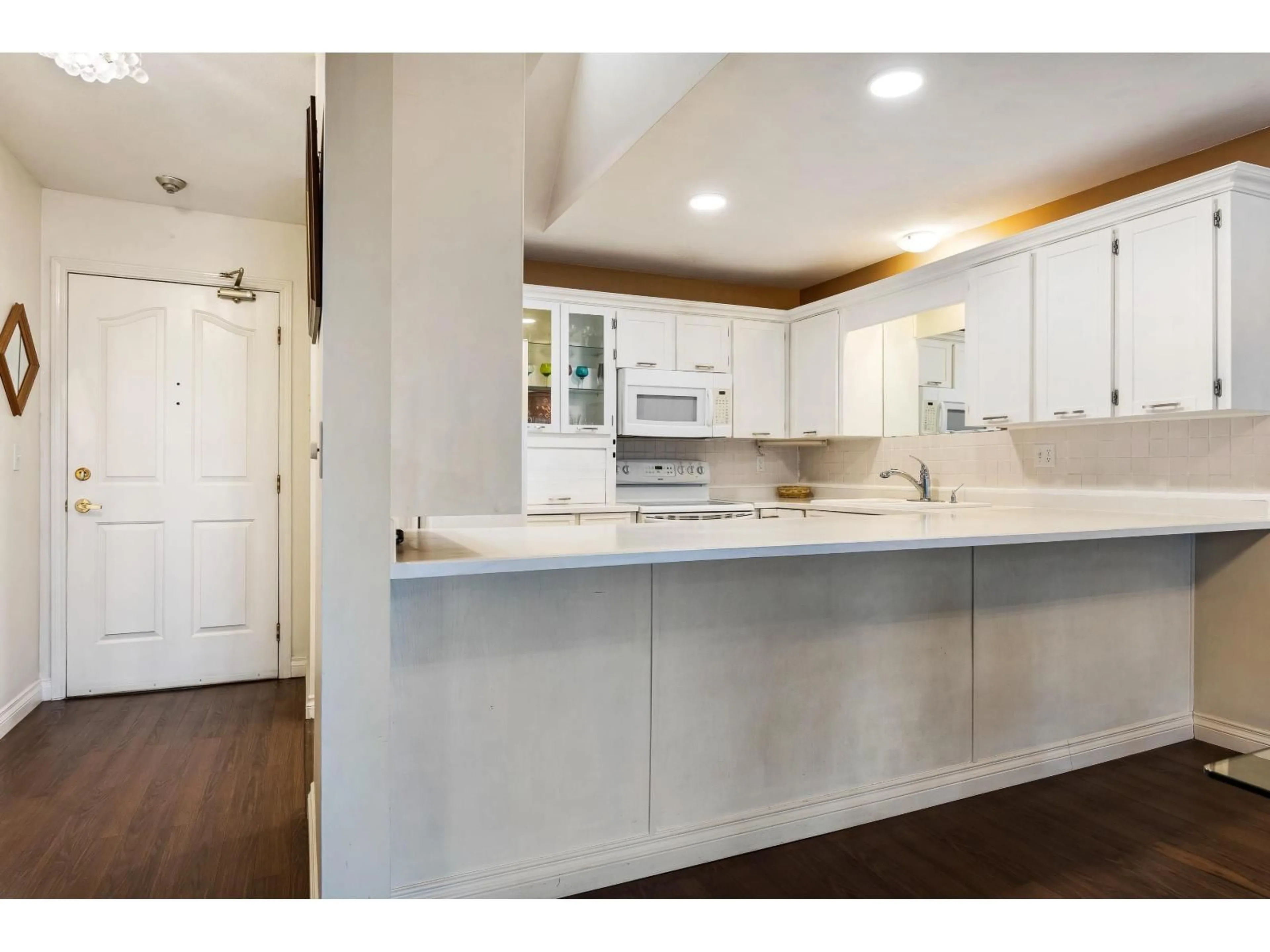 Open concept kitchen, unknown for 307 - 45660 KNIGHT ROAD, Chilliwack British Columbia V2R2X4