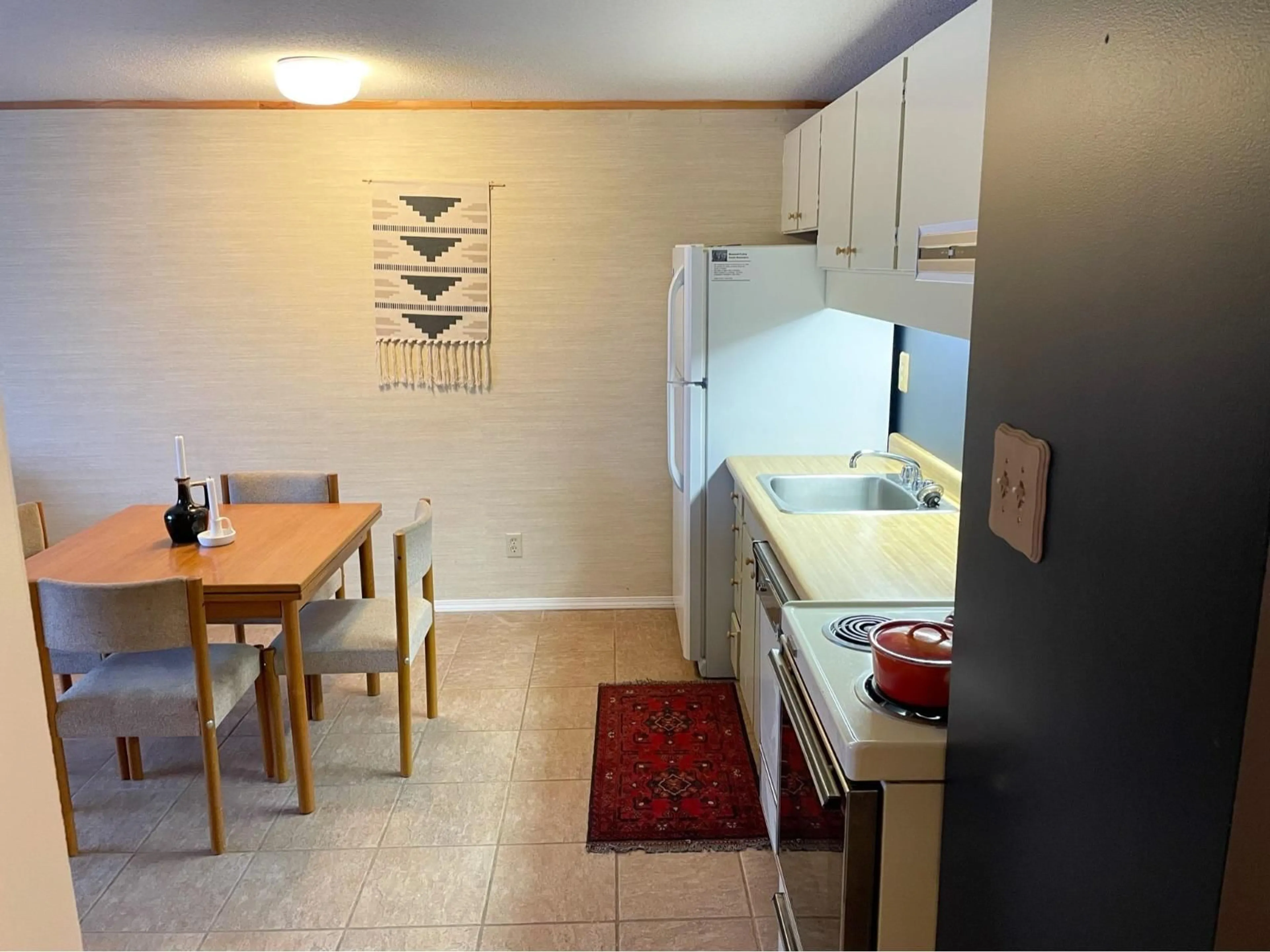 Standard kitchen, unknown for 404A - 21000 ENZIAN WAY, Mission British Columbia V0M1A1