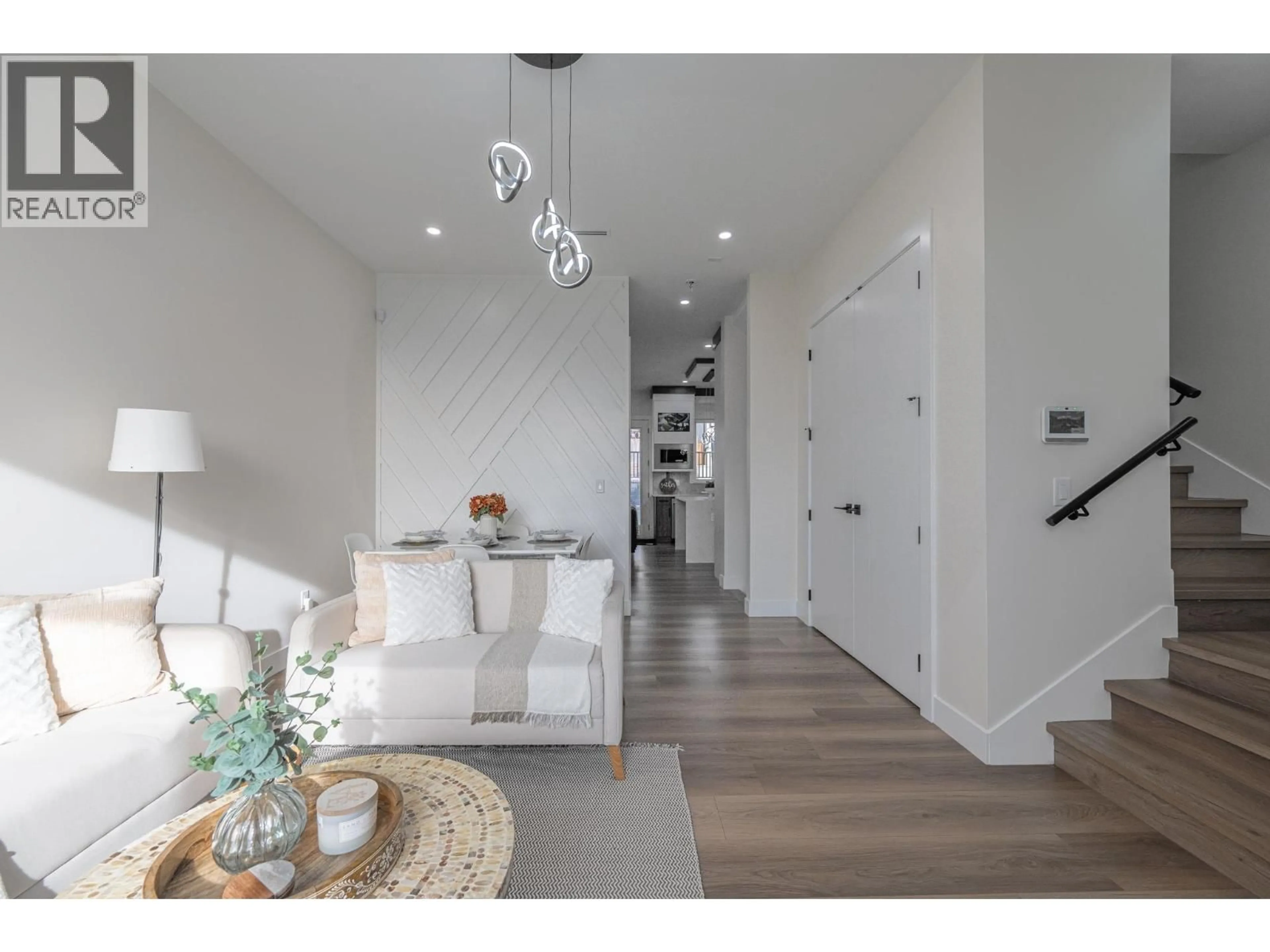 Indoor entryway for 102 - 1149 DANSEY AVENUE, Coquitlam British Columbia V3K3H5