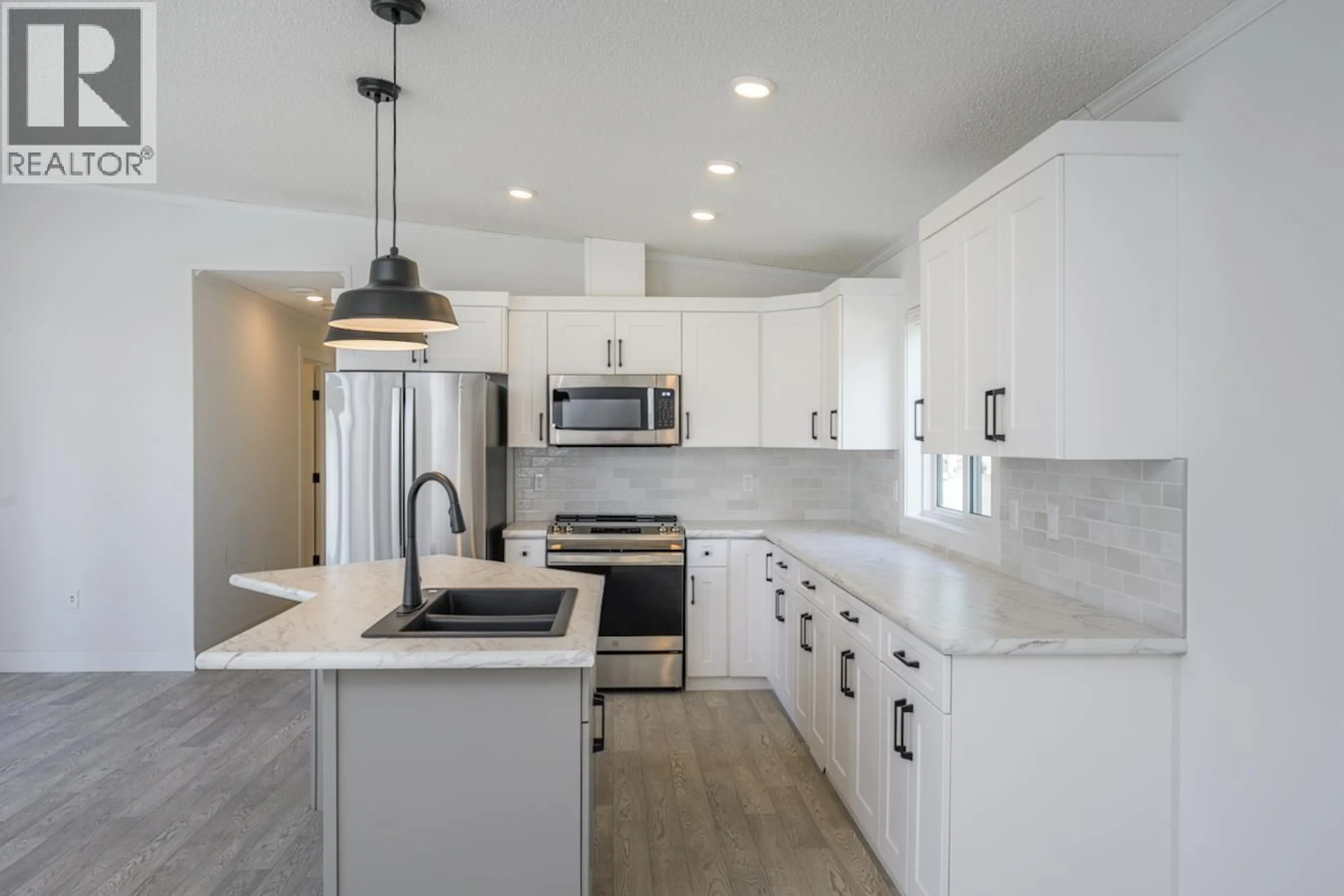 Open concept kitchen, ceramic/tile floor for 11 - 5164 HART HIGHWAY, Prince George British Columbia V2K3A1