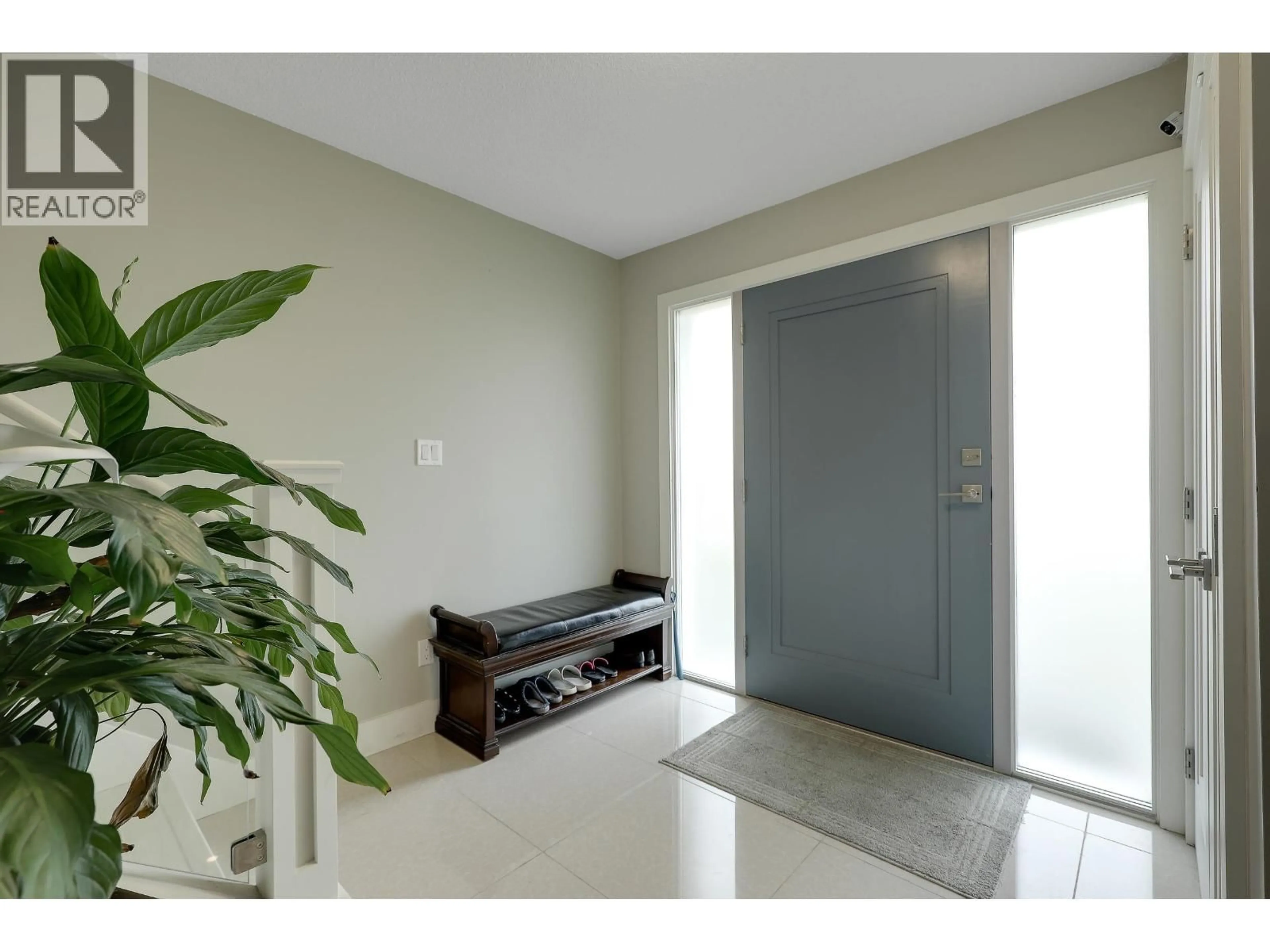 Indoor entryway for 2624 KITCHENER STREET, Vancouver British Columbia V5K3C8