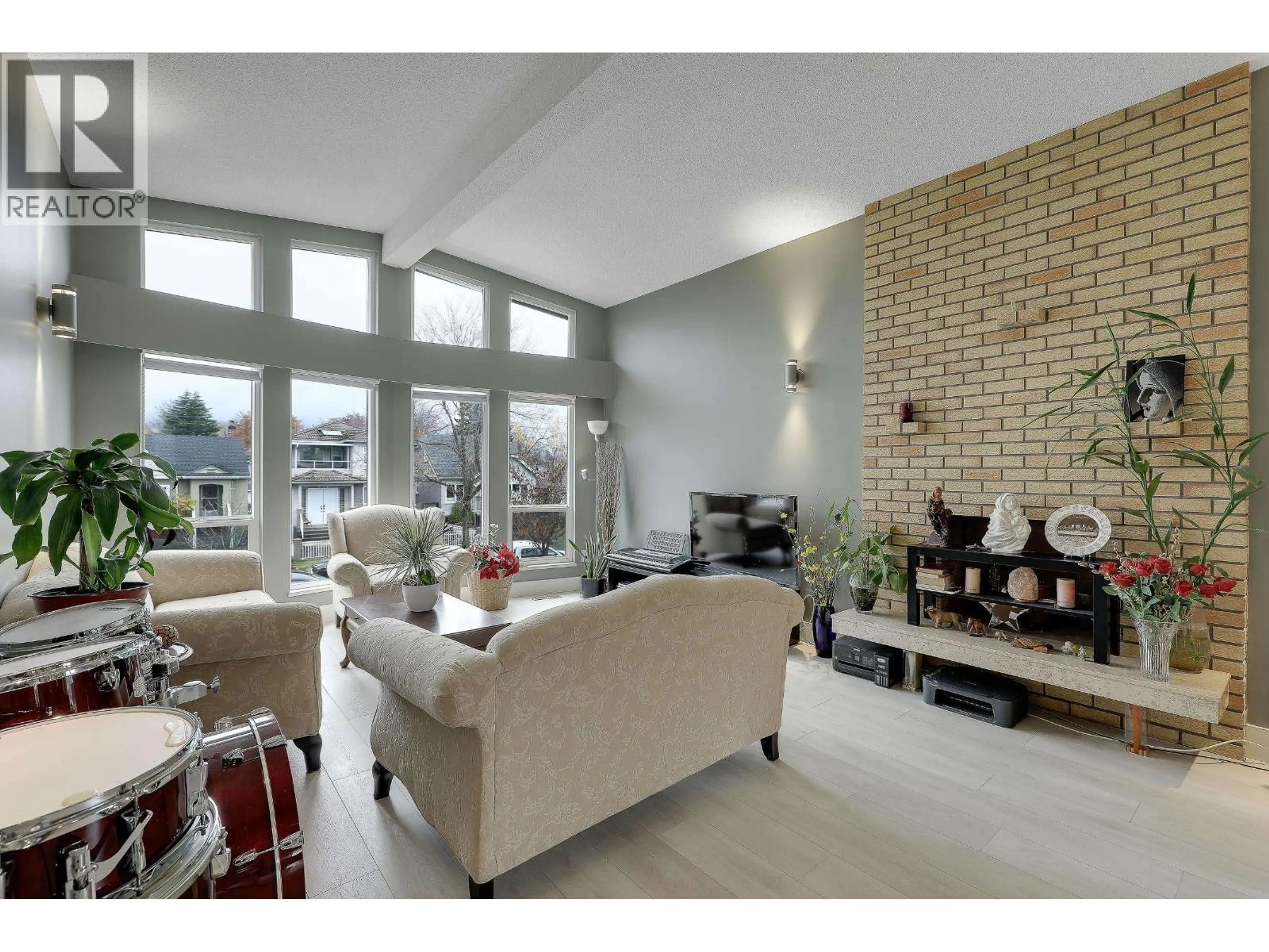 Living room with furniture, unknown for 2624 KITCHENER STREET, Vancouver British Columbia V5K3C8