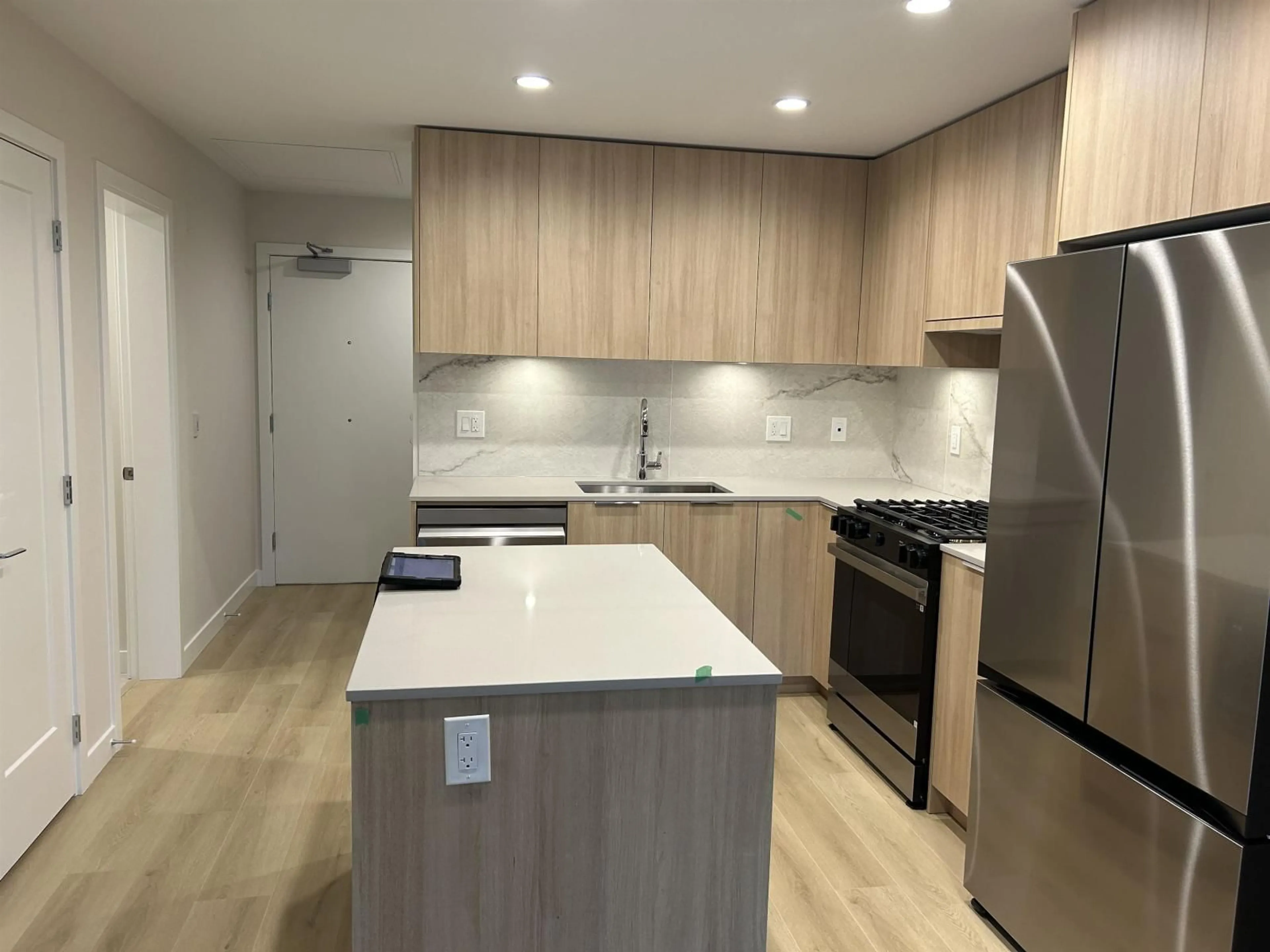 Standard kitchen, wood/laminate floor for B321 - 20049 82 AVENUE, Langley British Columbia V2Y2A7