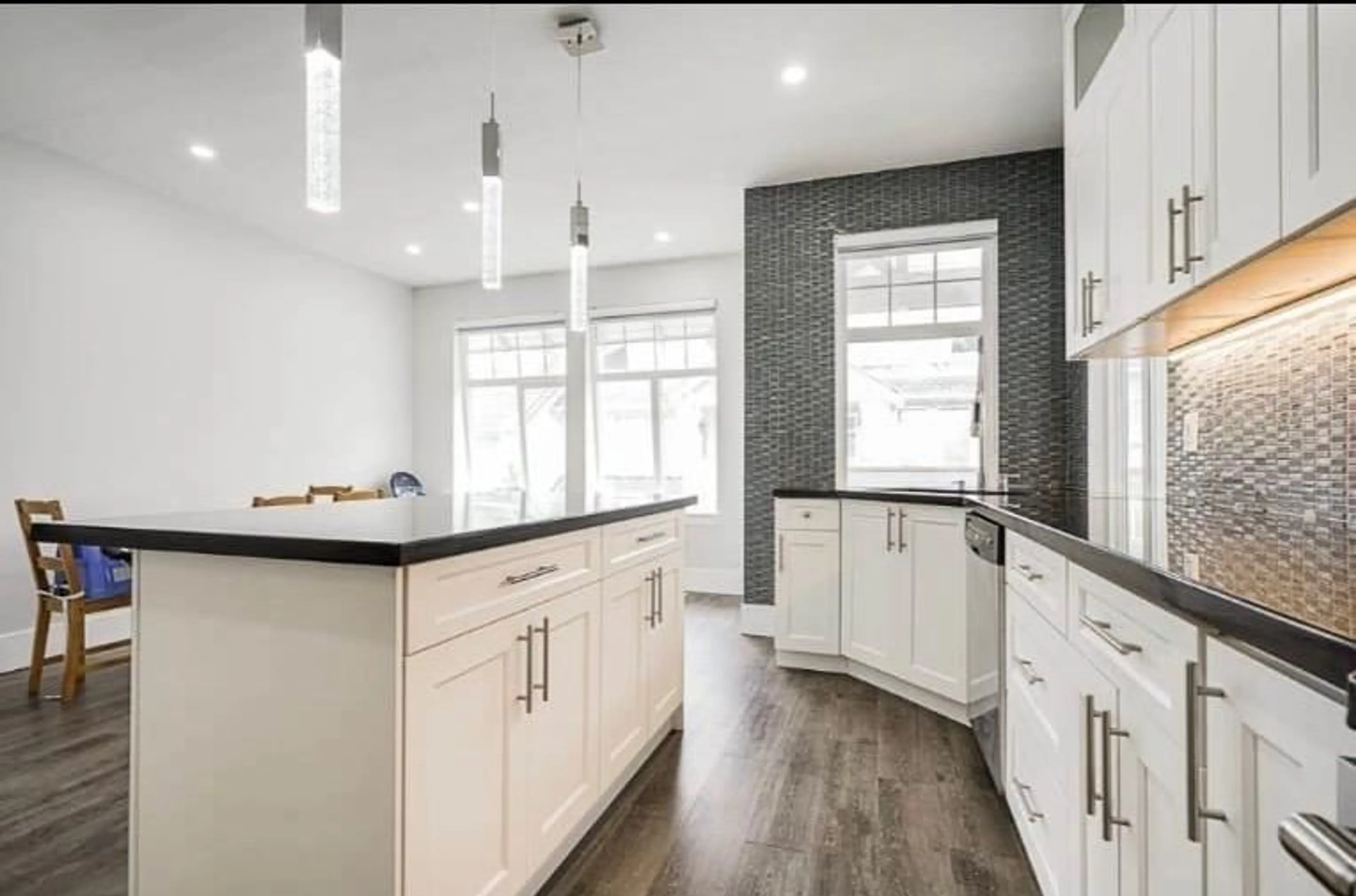 Contemporary kitchen, ceramic/tile floor for 54 - 15037 58 AVENUE, Surrey British Columbia V3S8Z5