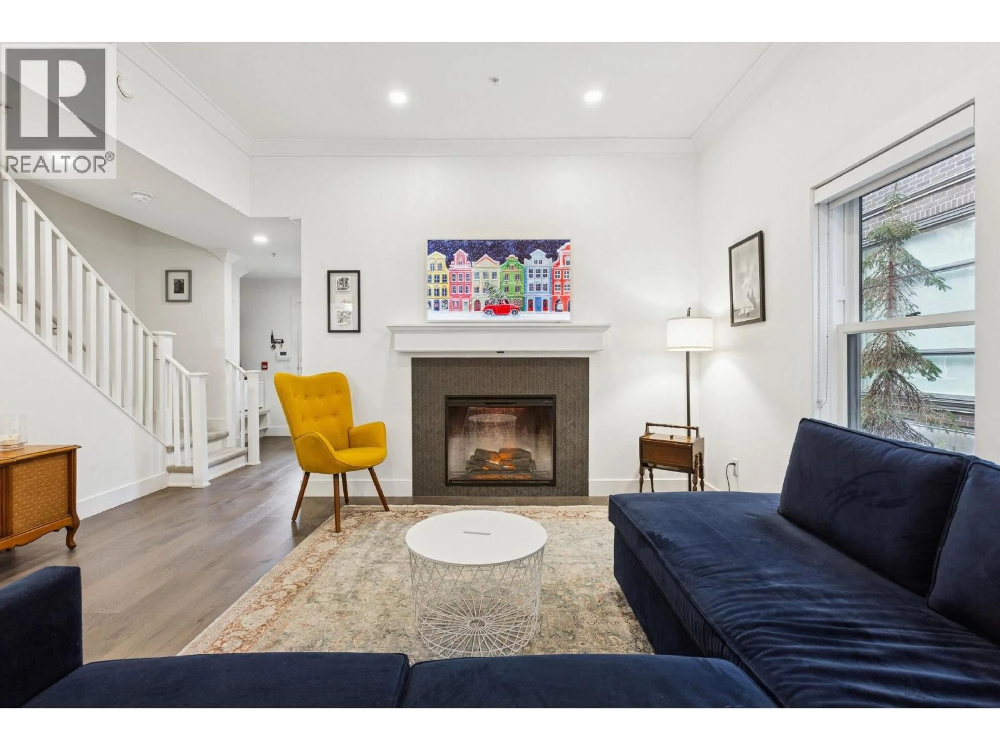 Living room with furniture, unknown for 612 BRANTFORD STREET, New Westminster British Columbia V3M1W7