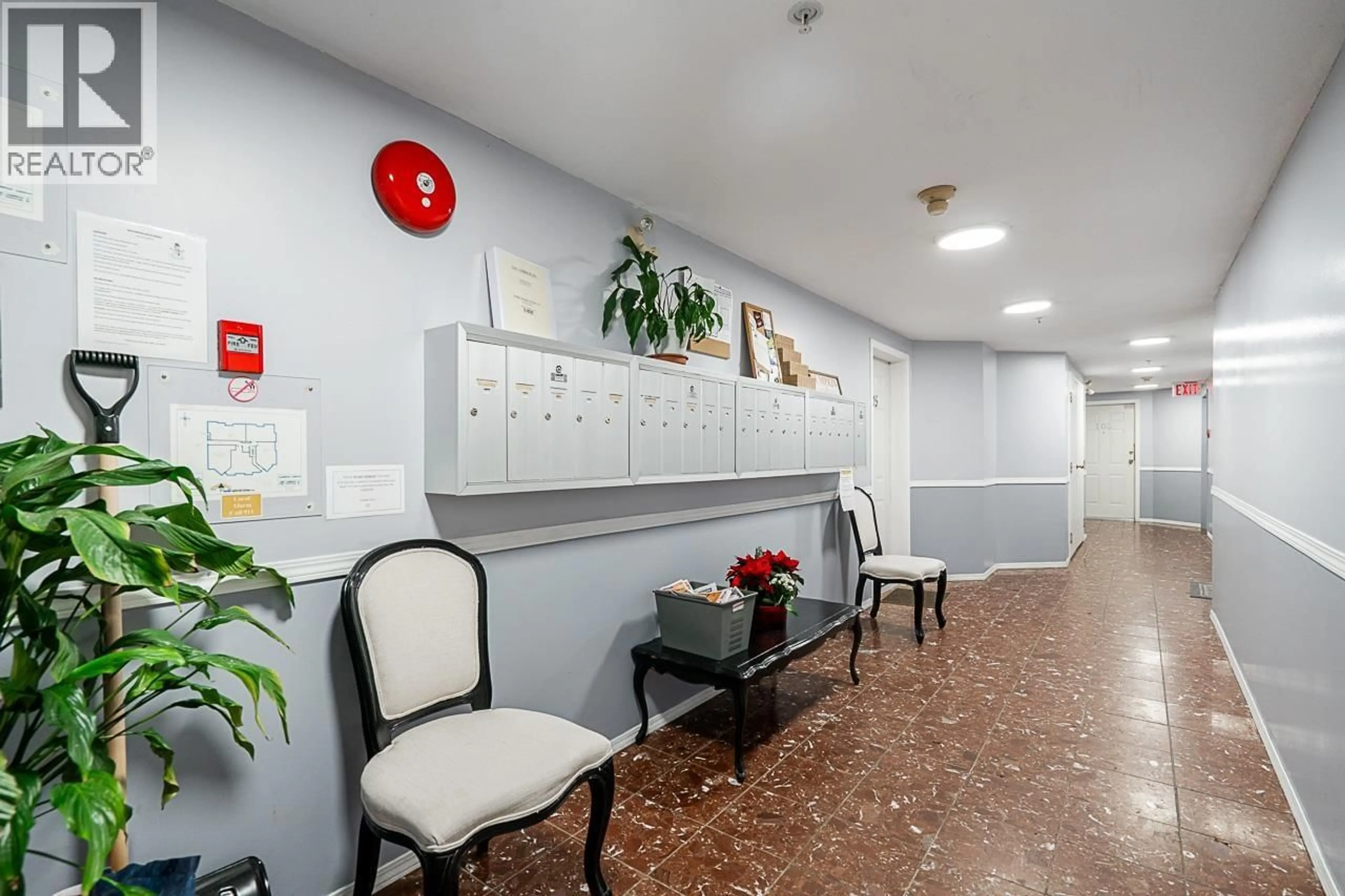 Indoor foyer for 203 - 2983 CAMBRIDGE STREET, Port Coquitlam British Columbia V3B7N7