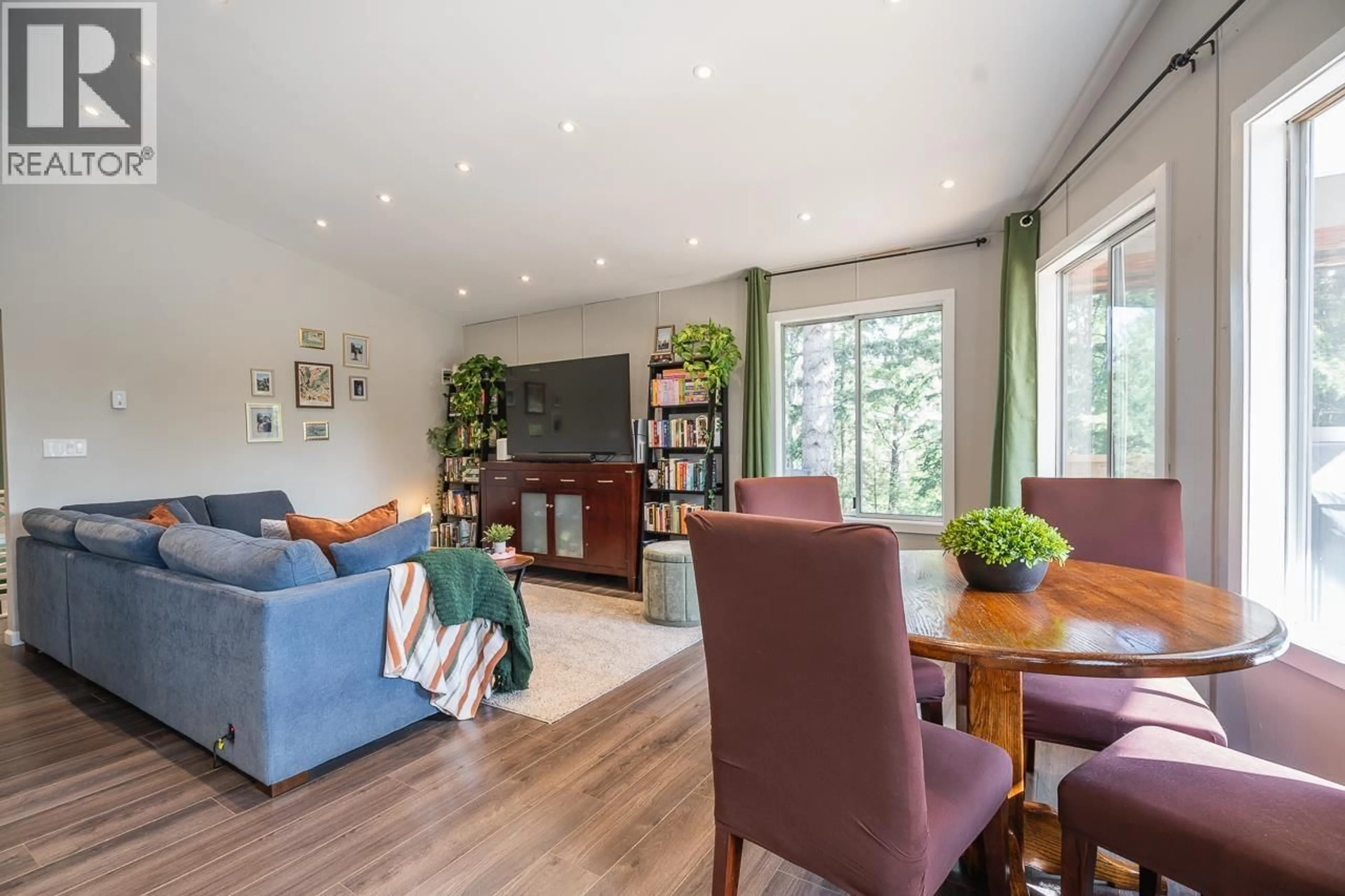Living room with furniture, wood/laminate floor for 5324 KALLUM DRIVE, 108 Mile Ranch British Columbia V0K2Z0