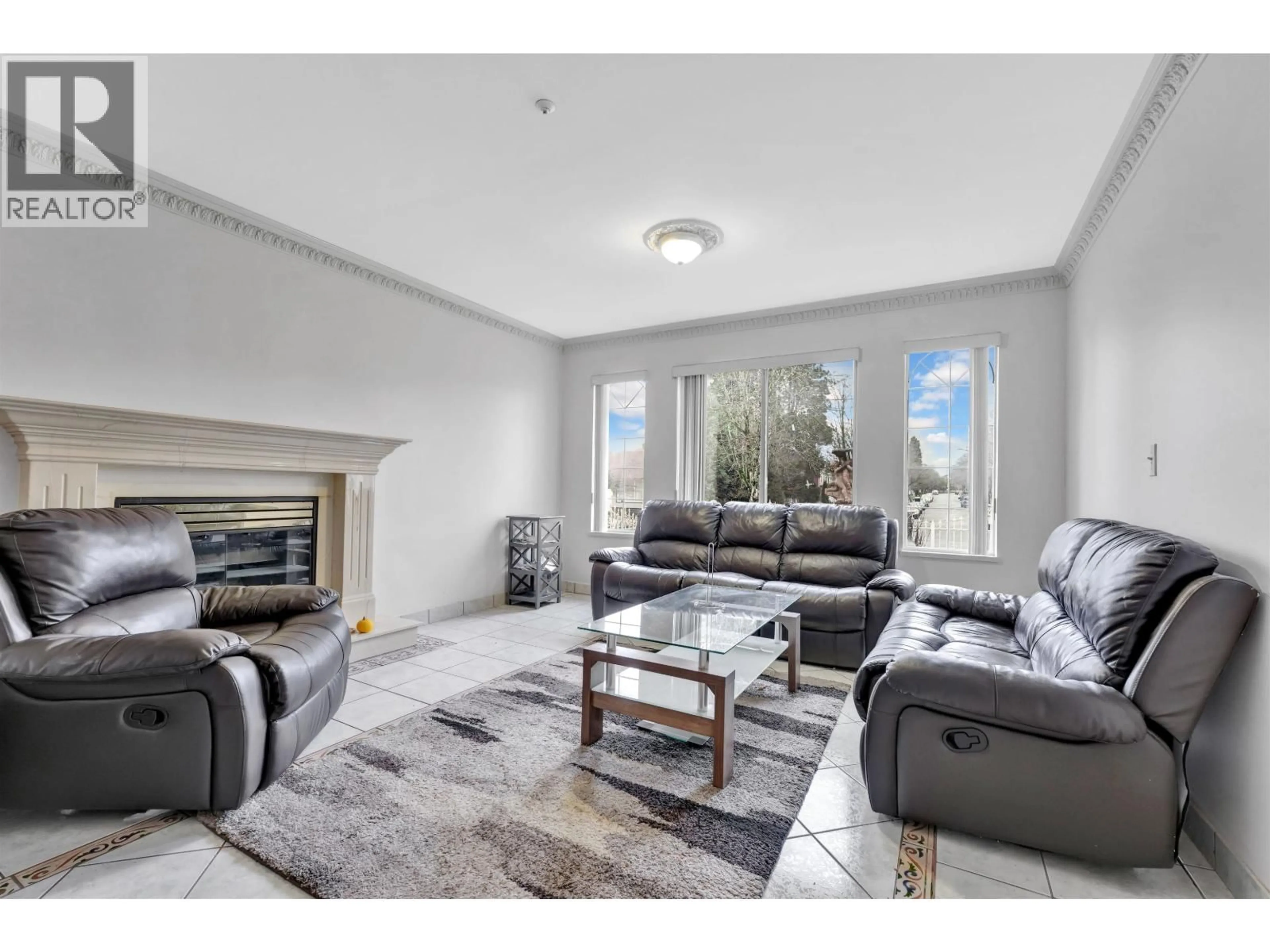 Living room with furniture, unknown for 3153 PARKER STREET, Vancouver British Columbia V5K2V4