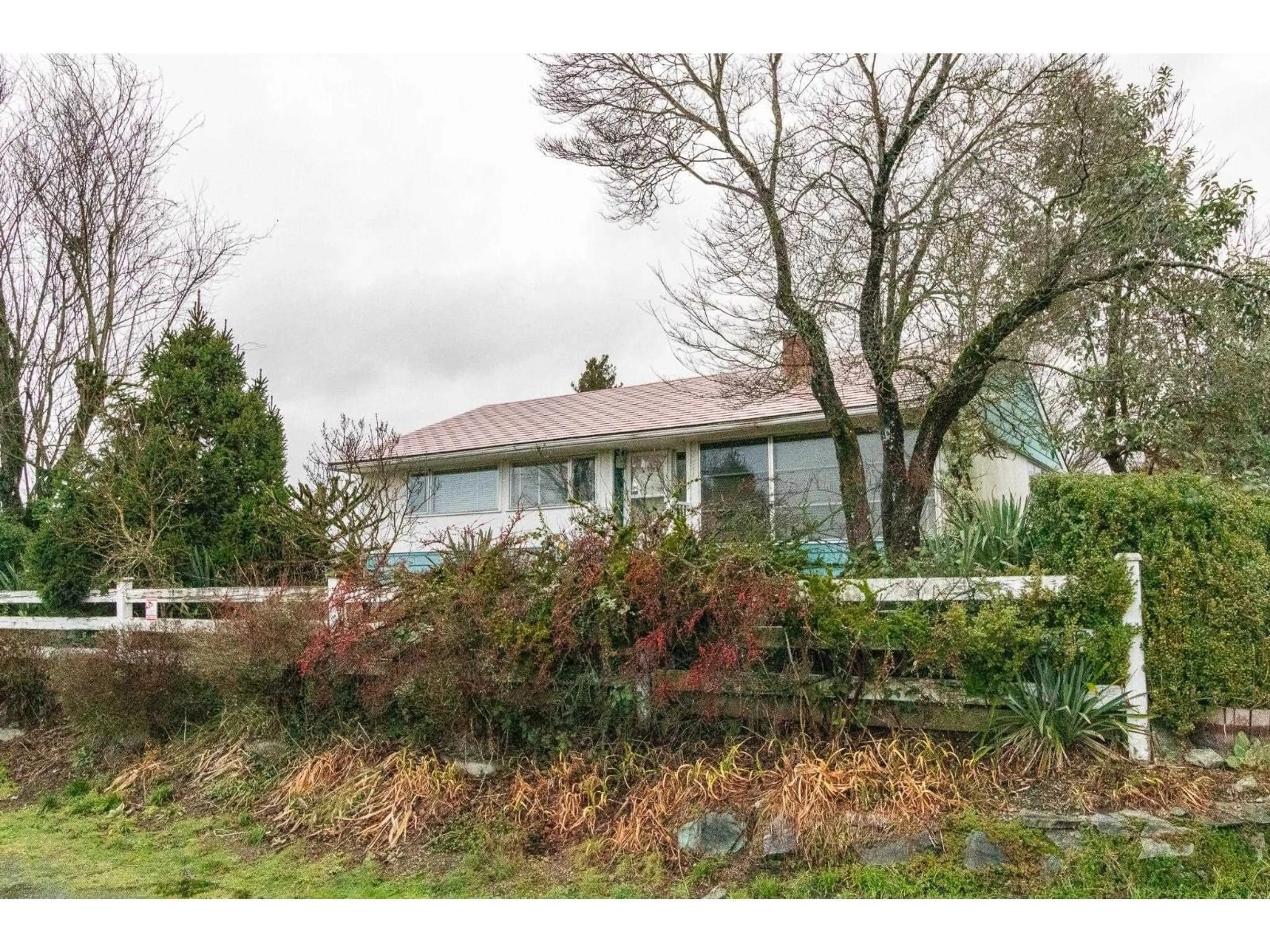 A pic from outside/outdoor area/front of a property/back of a property/a pic from drone, unknown for 33569 5TH AVENUE, Mission British Columbia V2V1W7