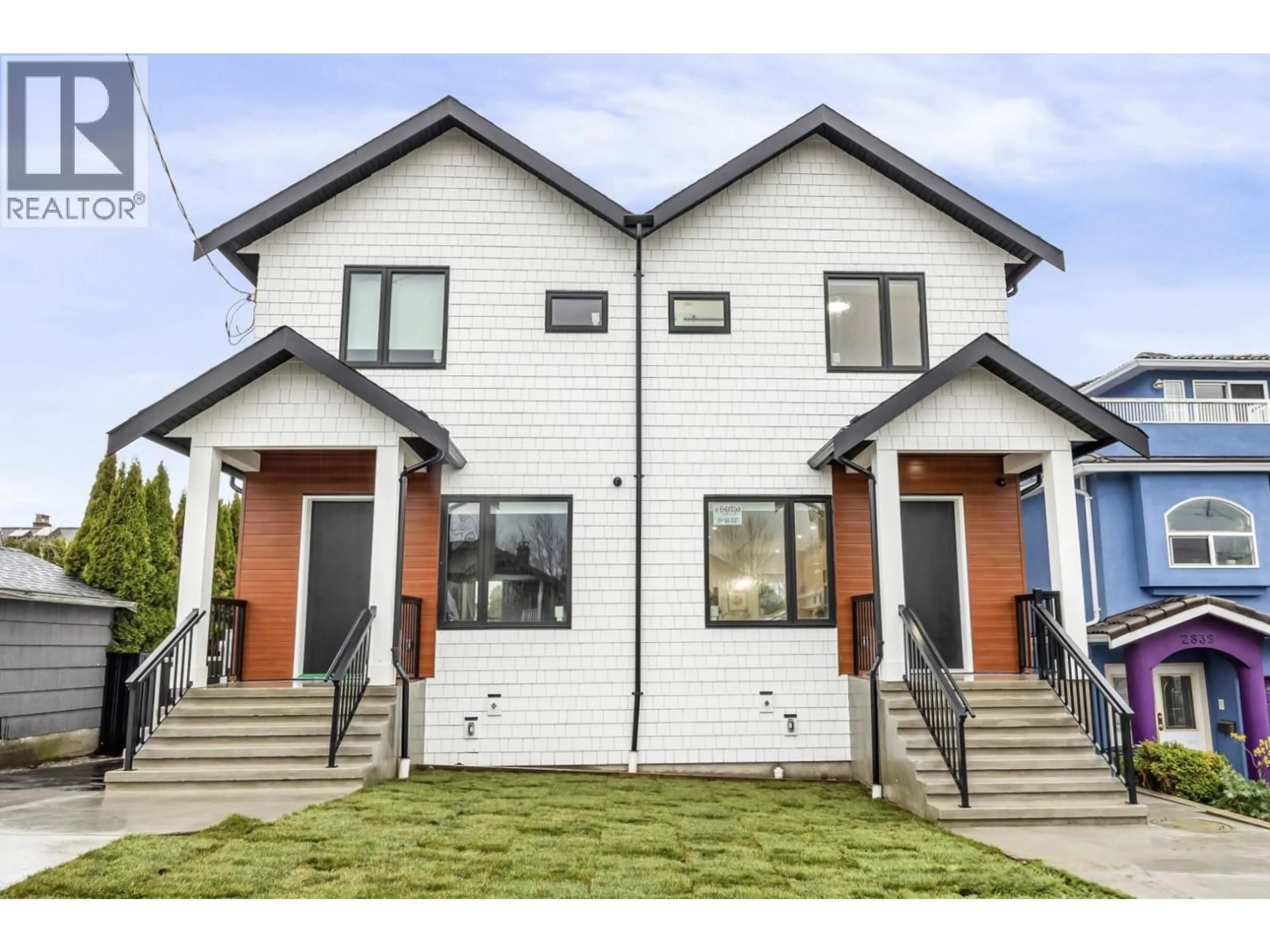 Home with vinyl exterior material, street for 2827 DUNDAS STREET, Vancouver British Columbia V5K1R5