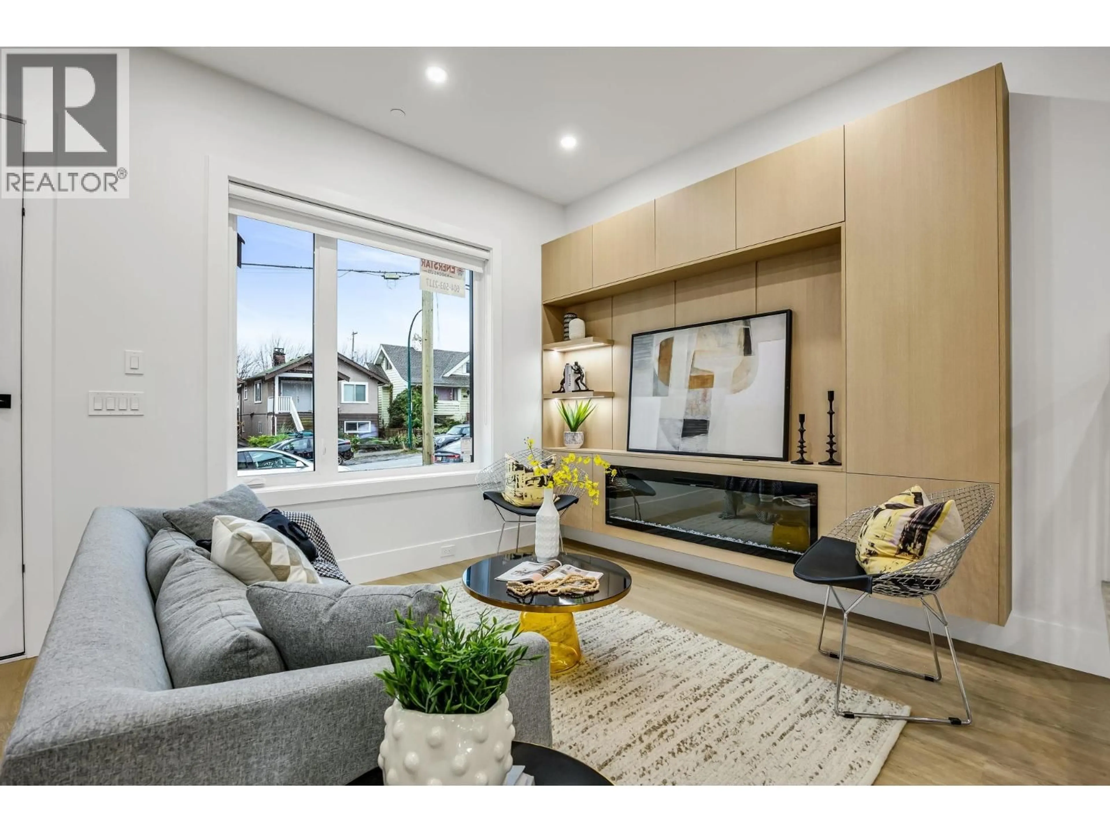 Living room with furniture, unknown for 2827 DUNDAS STREET, Vancouver British Columbia V5K1R5