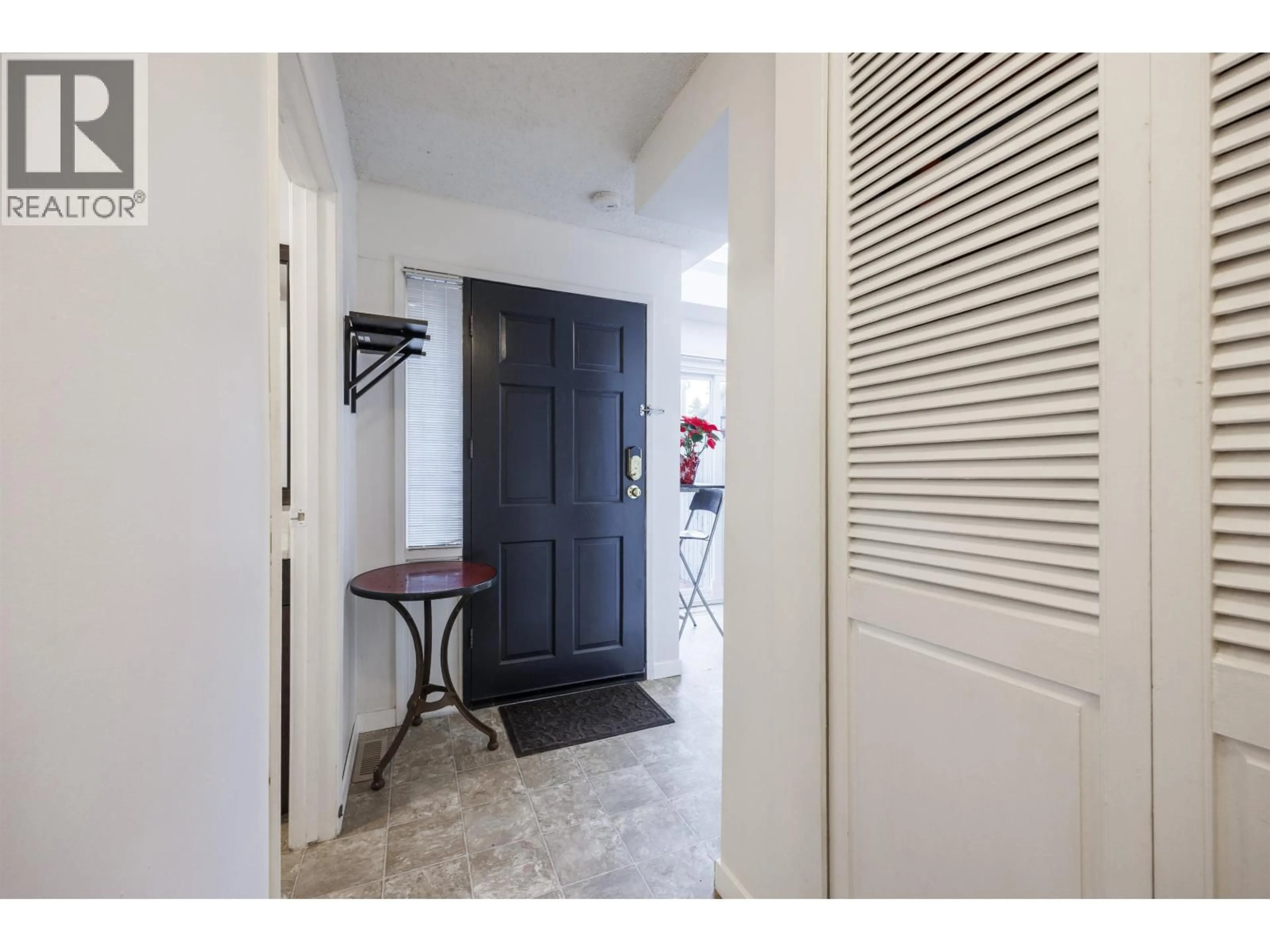 Indoor entryway for 2 - 19022 119B AVENUE, Pitt Meadows British Columbia V3Y1X5