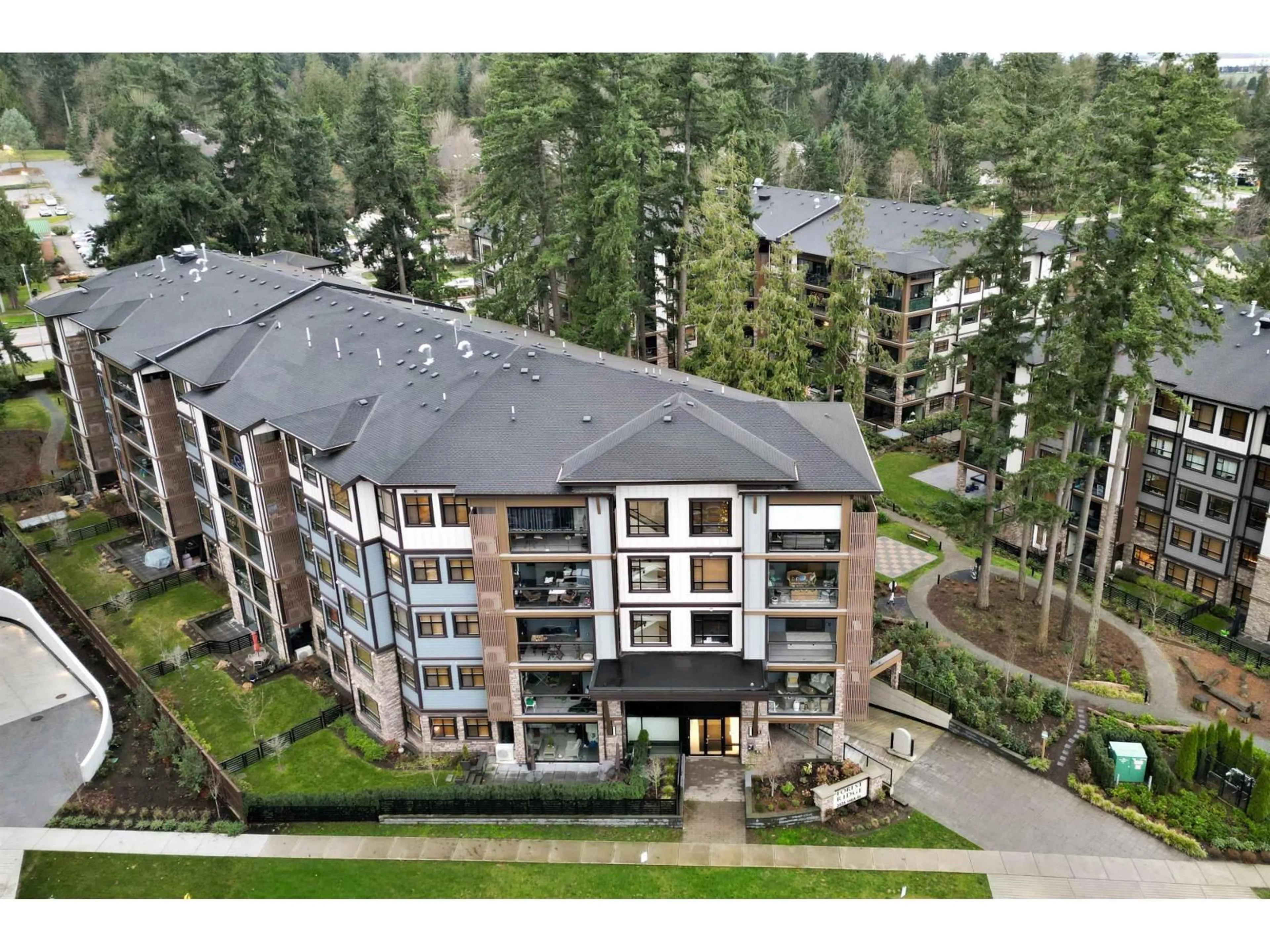 A pic from outside/outdoor area/front of a property/back of a property/a pic from drone, unknown for 511 - 3535 146A STREET, Surrey British Columbia V4P0H2