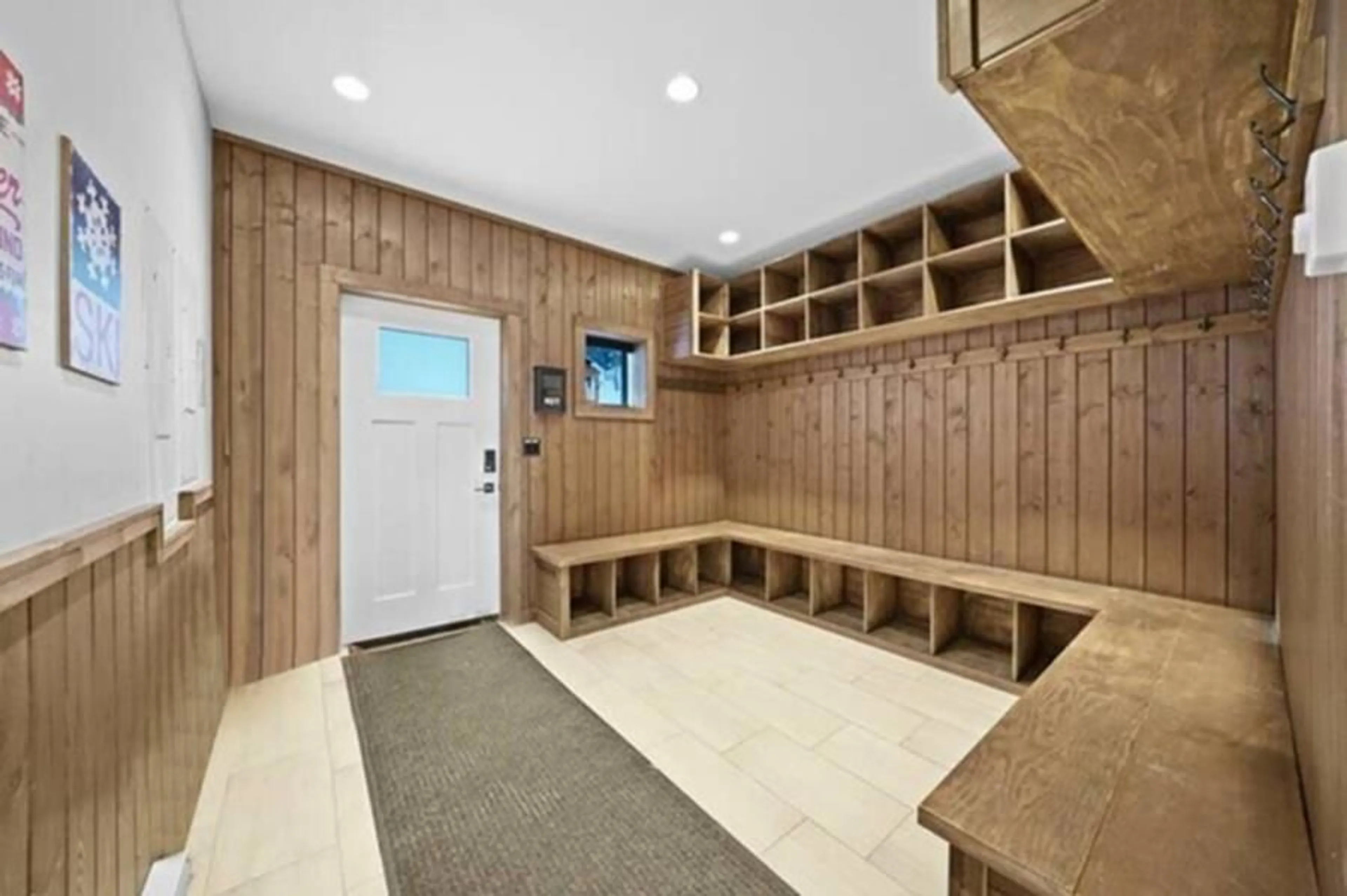 Indoor entryway for 1 - 20921 SNOWFLAKE CRESCENT, Mission British Columbia V0M1A1