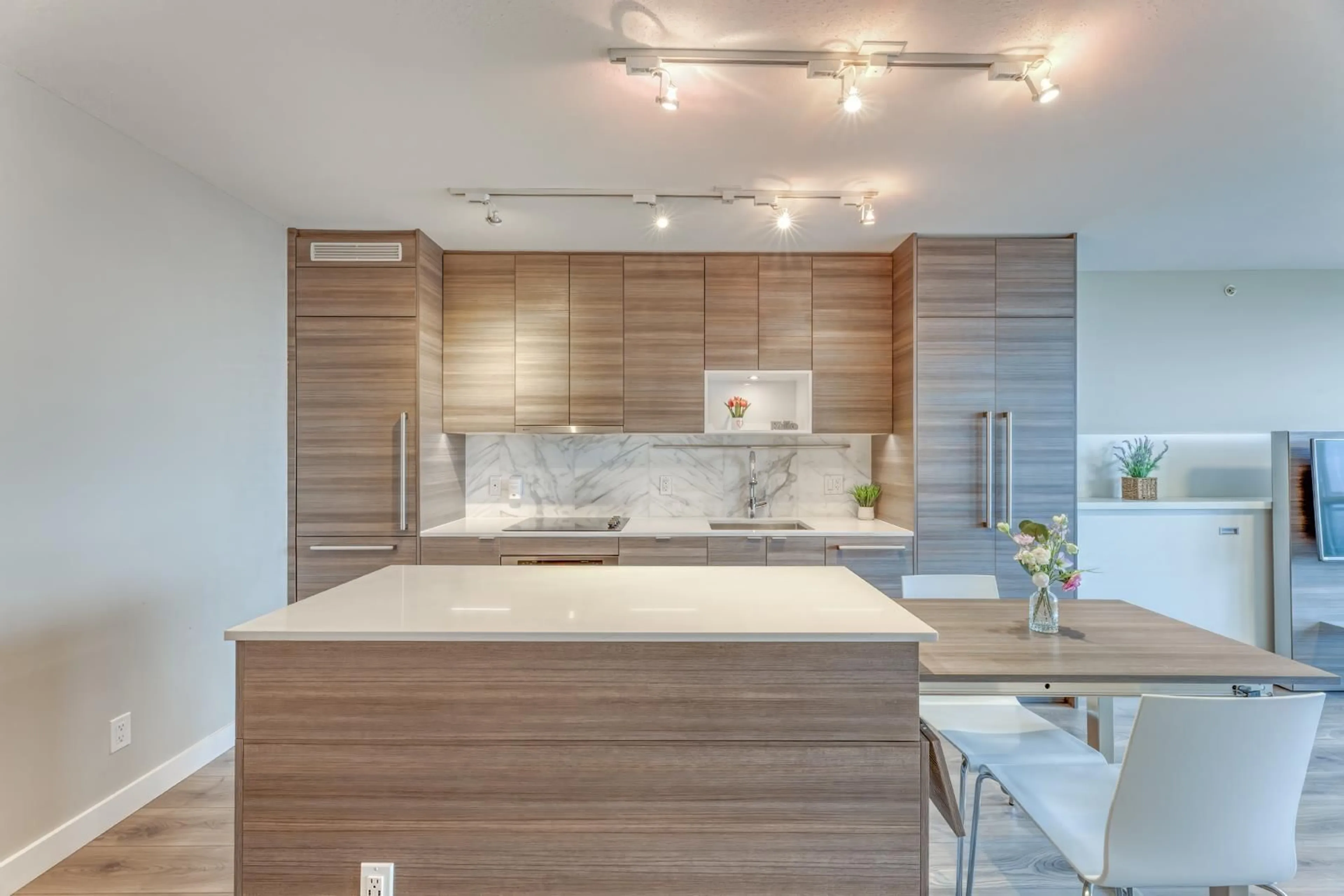 Contemporary kitchen, unknown for 2003 - 13398 104 AVENUE, Surrey British Columbia V3T1V6