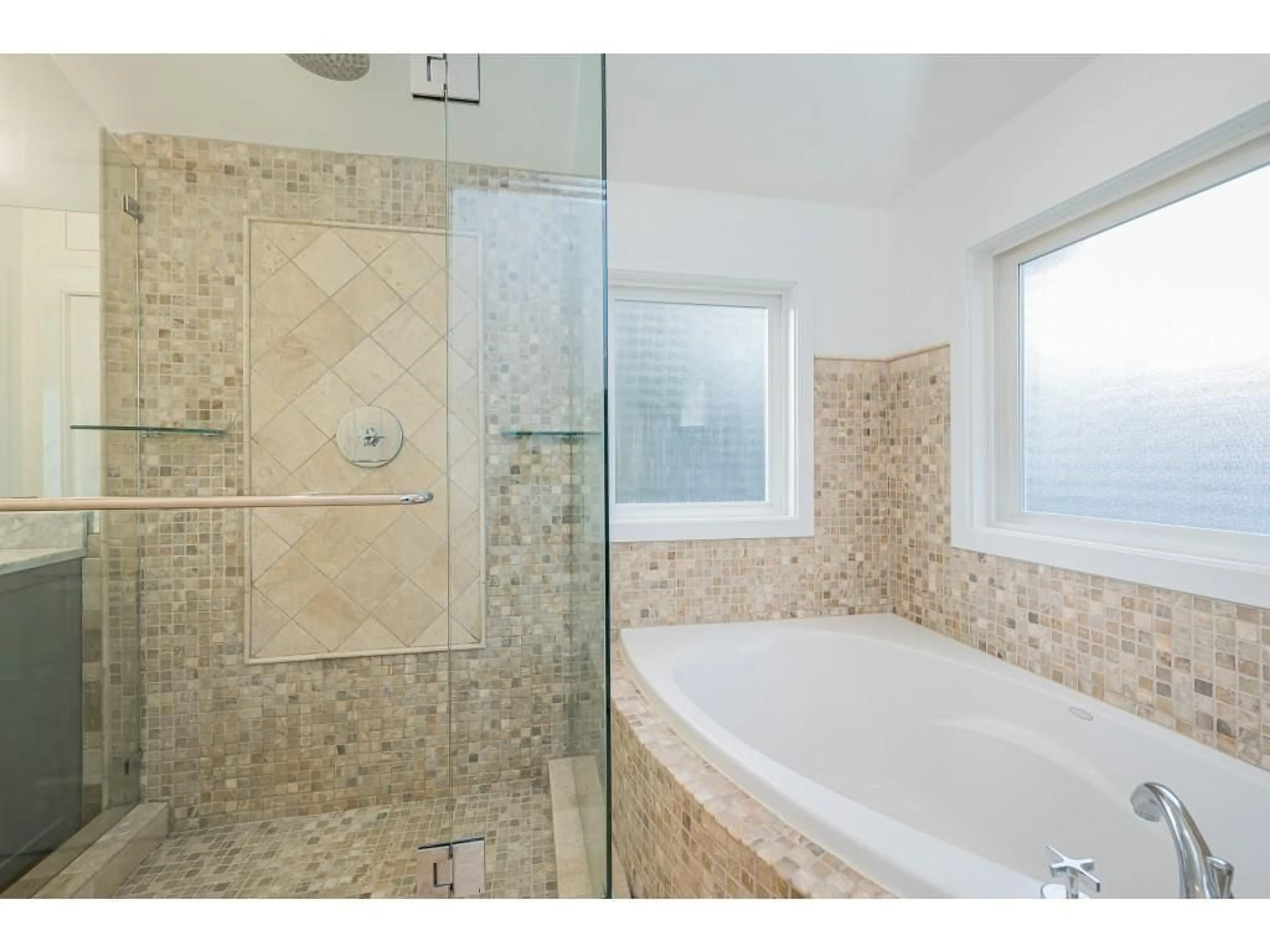 Contemporary bathroom, ceramic/tile floor for 14057 66 AVENUE, Surrey British Columbia V3W2B2