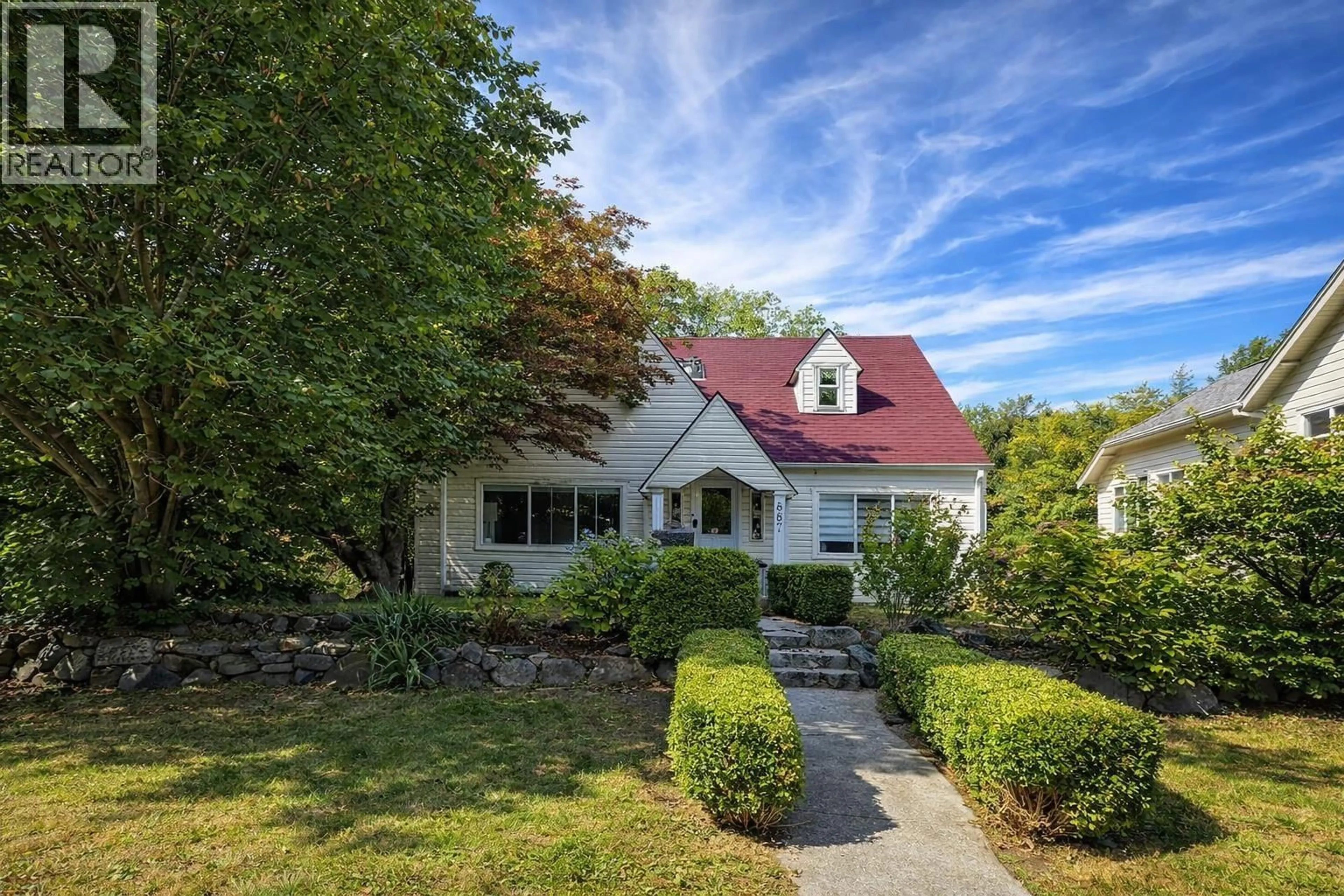 A pic from outside/outdoor area/front of a property/back of a property/a pic from drone, street for 887 28TH AVENUE, Vancouver British Columbia V5Z2H6