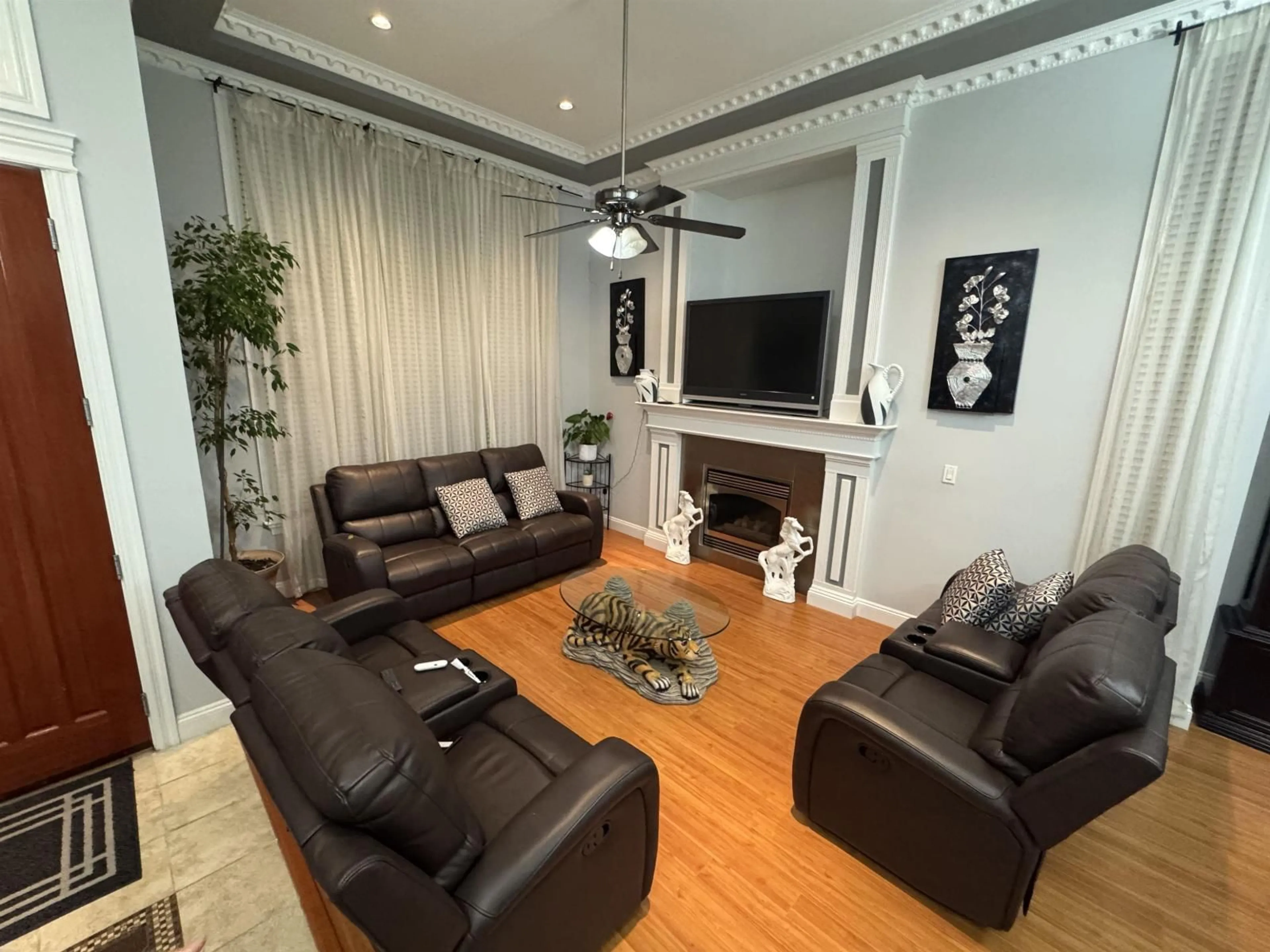 Living room with furniture, unknown for 16226 96B AVENUE, Surrey British Columbia V4N5X2