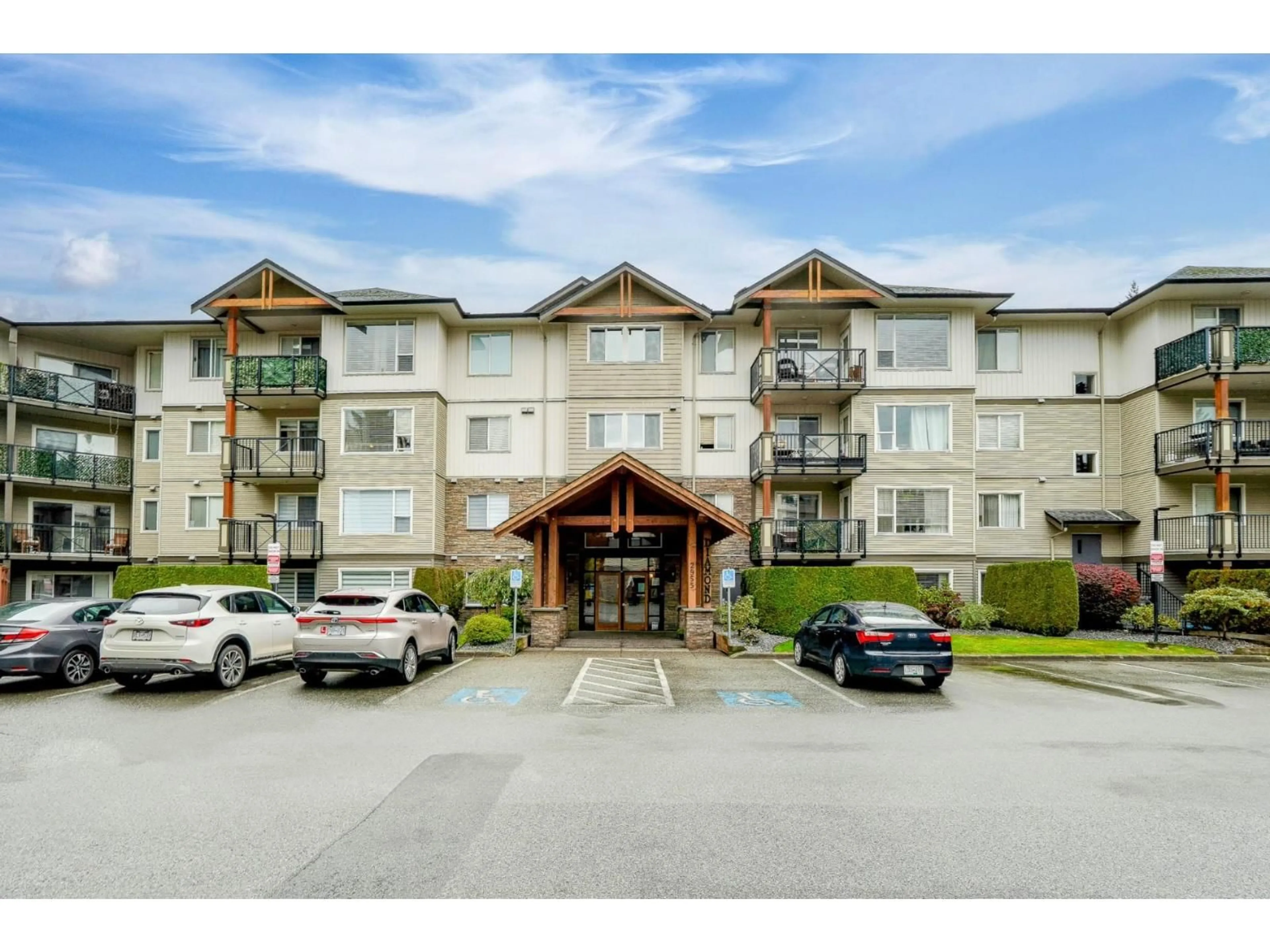 Indoor foyer for 101 - 2955 DIAMOND CRESCENT, Abbotsford British Columbia V2T2L5