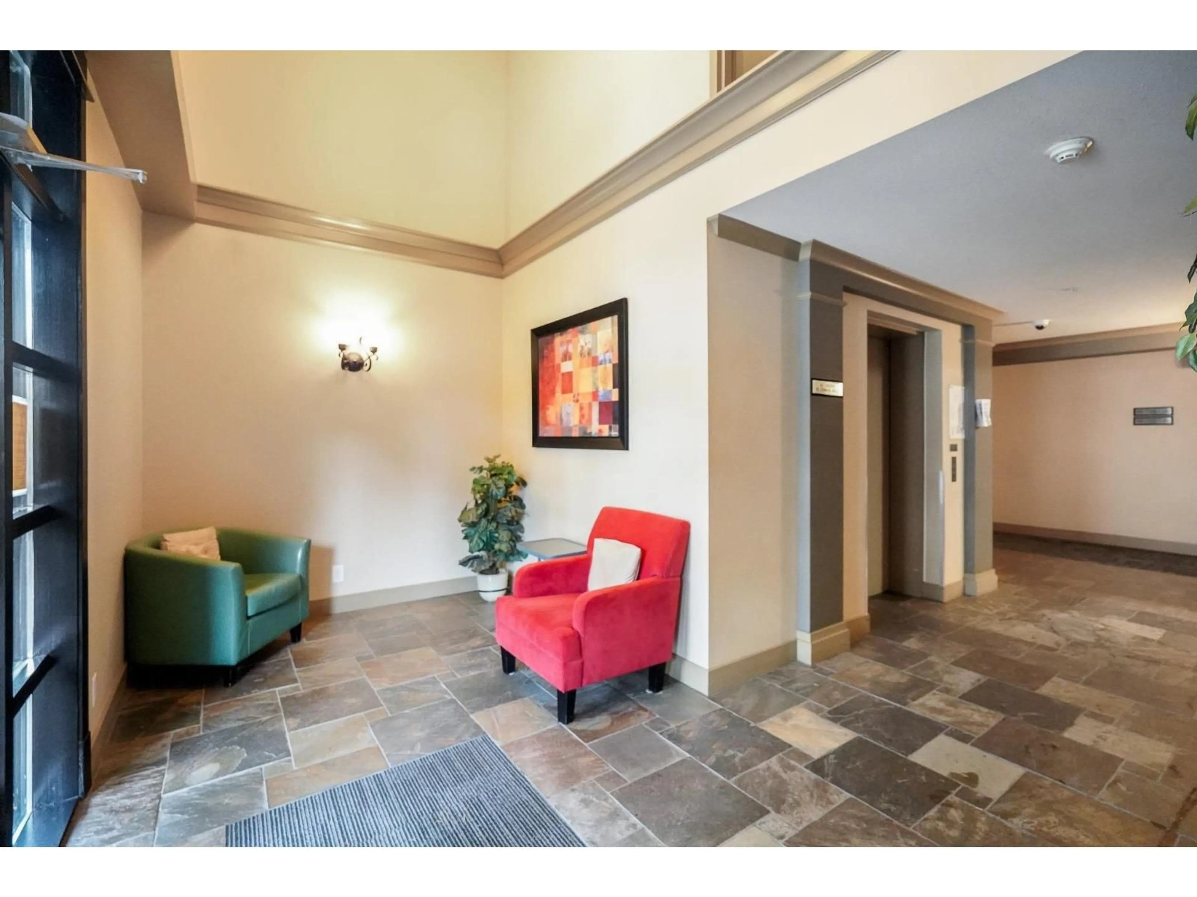 Indoor foyer for 101 - 2955 DIAMOND CRESCENT, Abbotsford British Columbia V2T2L5