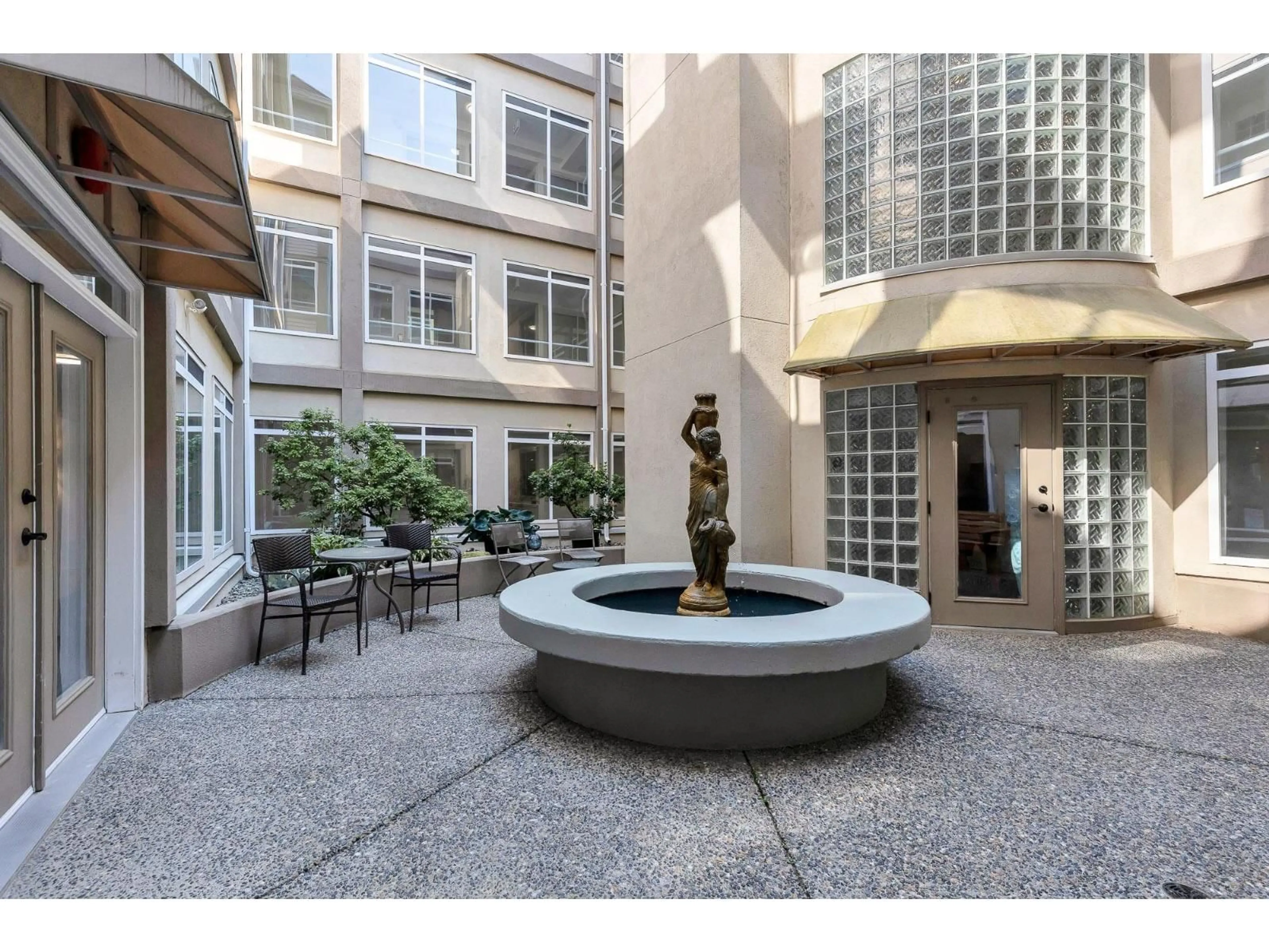 Indoor foyer for 102 - 45700 WELLINGTON AVENUE, Chilliwack British Columbia V2P2E4