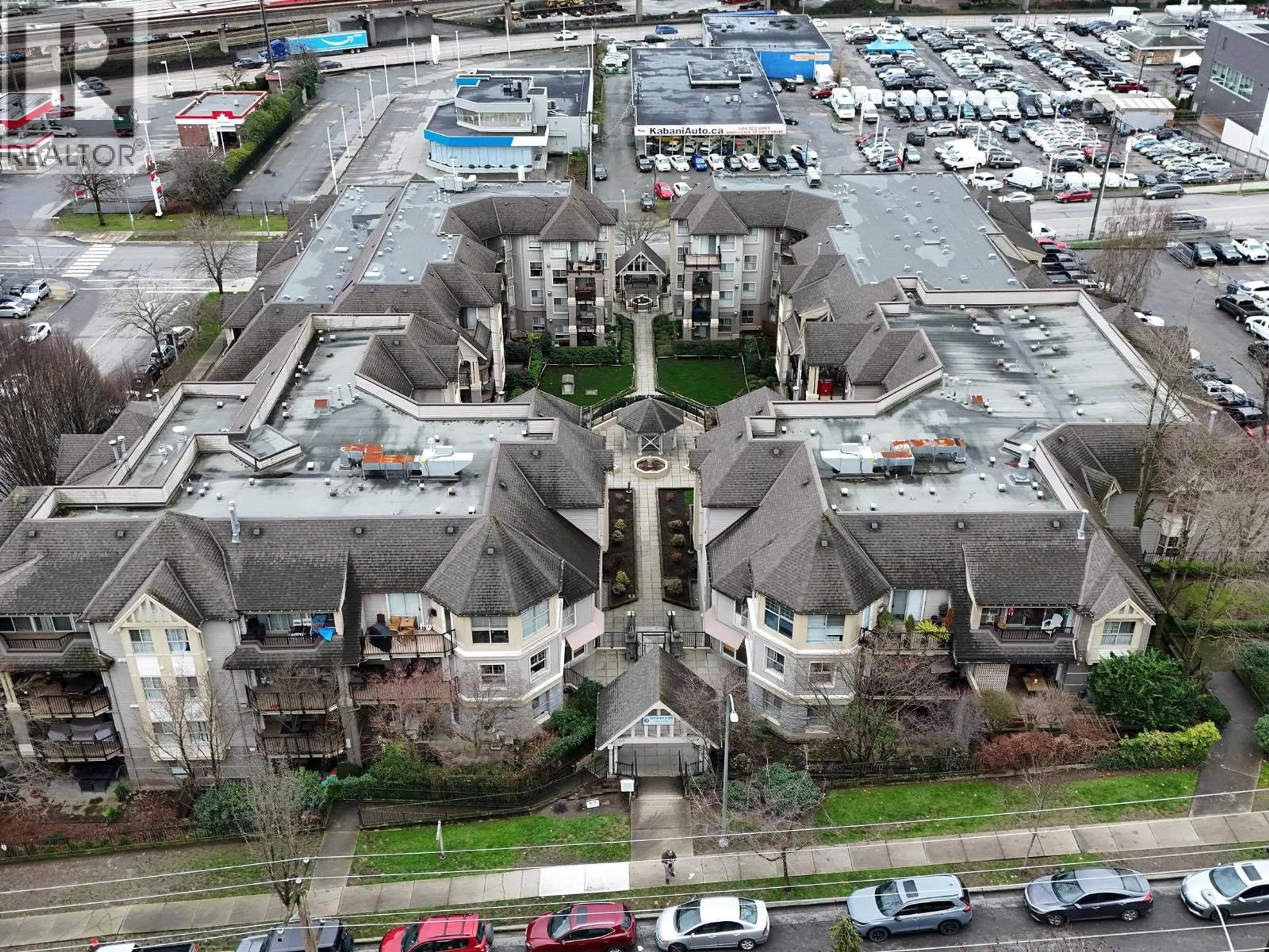 A pic from outside/outdoor area/front of a property/back of a property/a pic from drone, building for 313 - 214 ELEVENTH STREET, New Westminster British Columbia V3M4C9