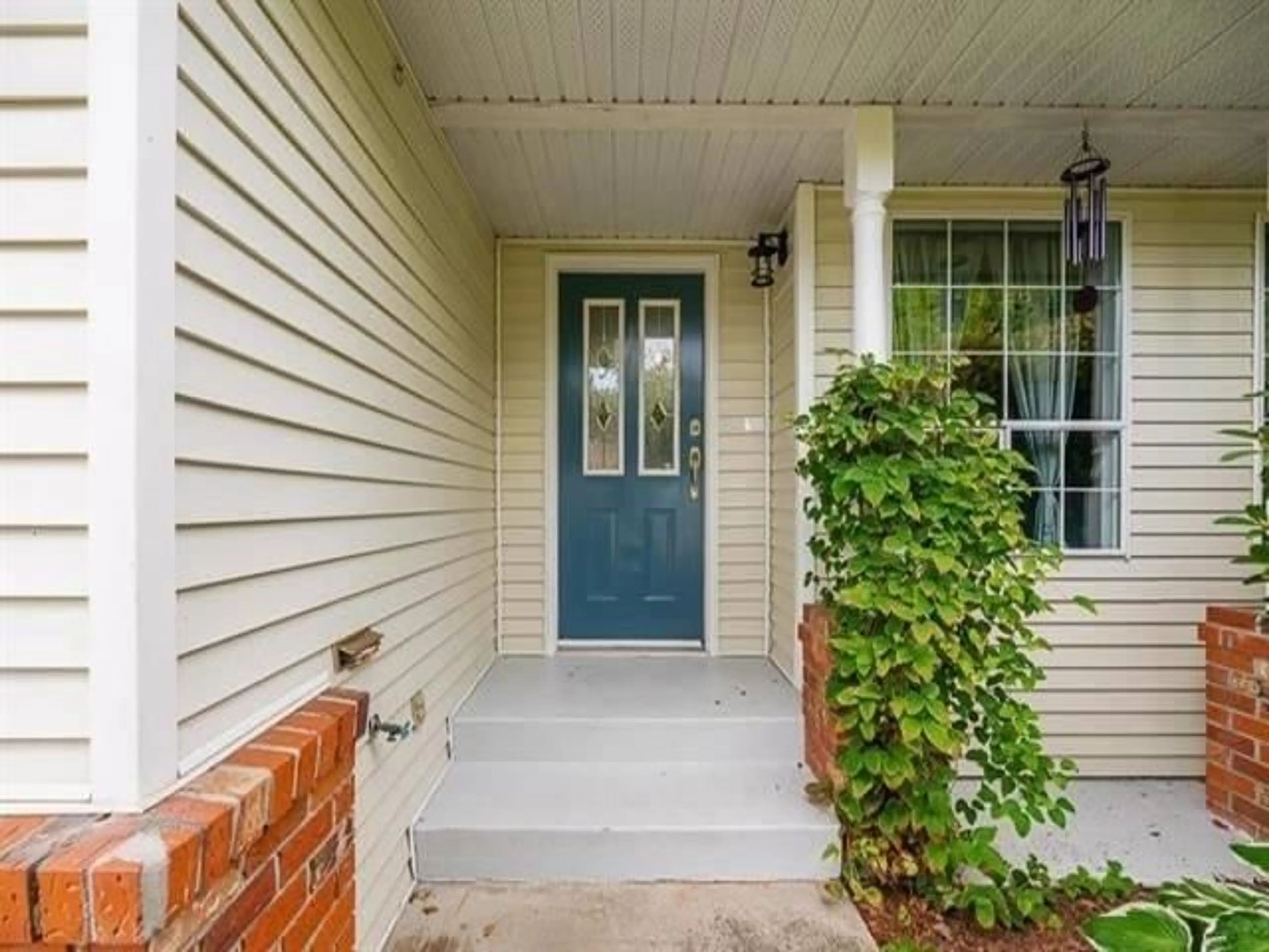Indoor entryway for 16134 14 AVENUE, Surrey British Columbia V4A7X4