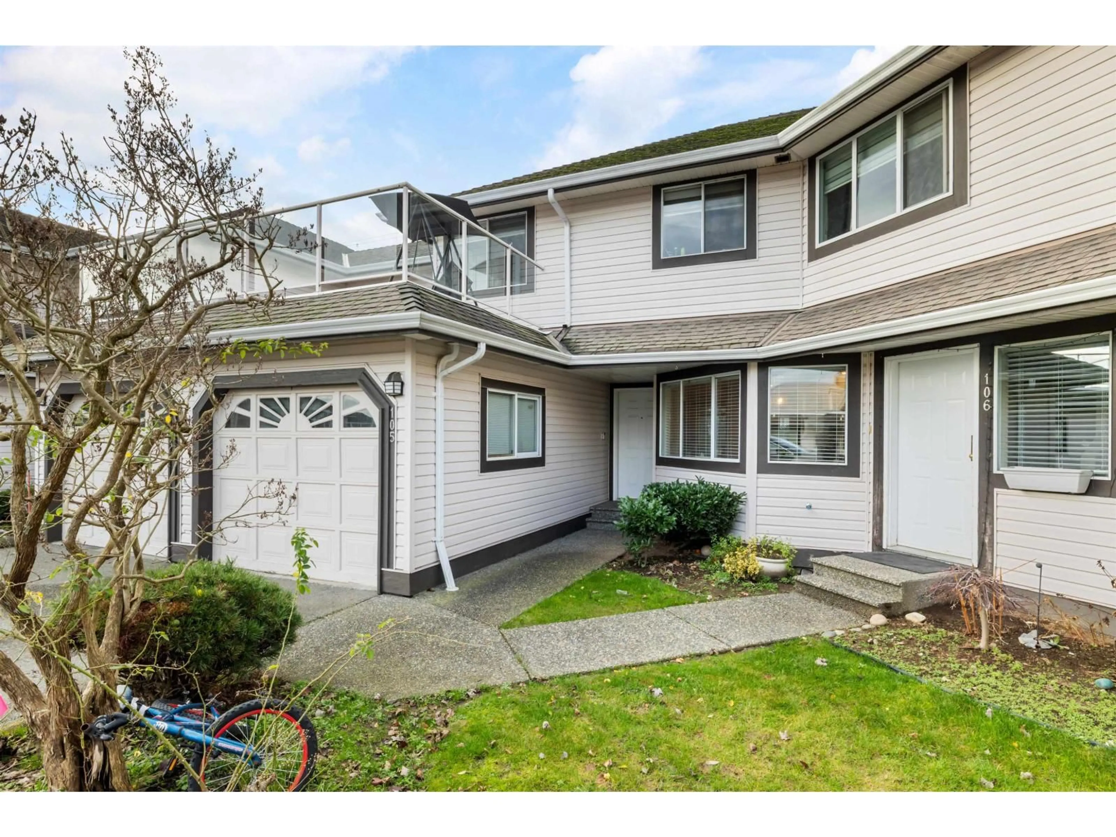 Home with vinyl exterior material, street for 105 - 3080 TOWNLINE ROAD, Abbotsford British Columbia V2T5M2