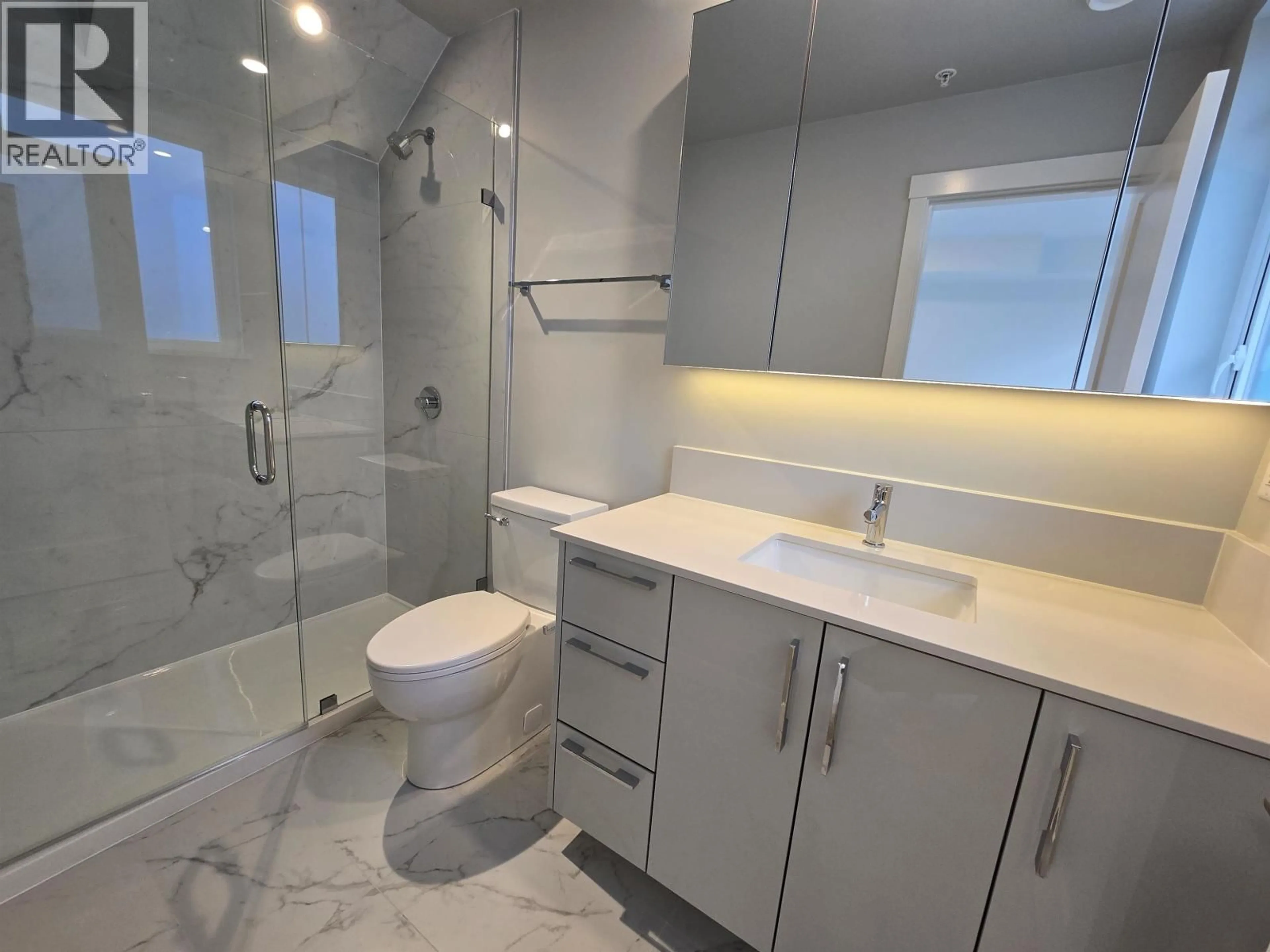 Contemporary bathroom, ceramic/tile floor for SL65 - 10333 RIVER DRIVE, Richmond British Columbia V6X0A0
