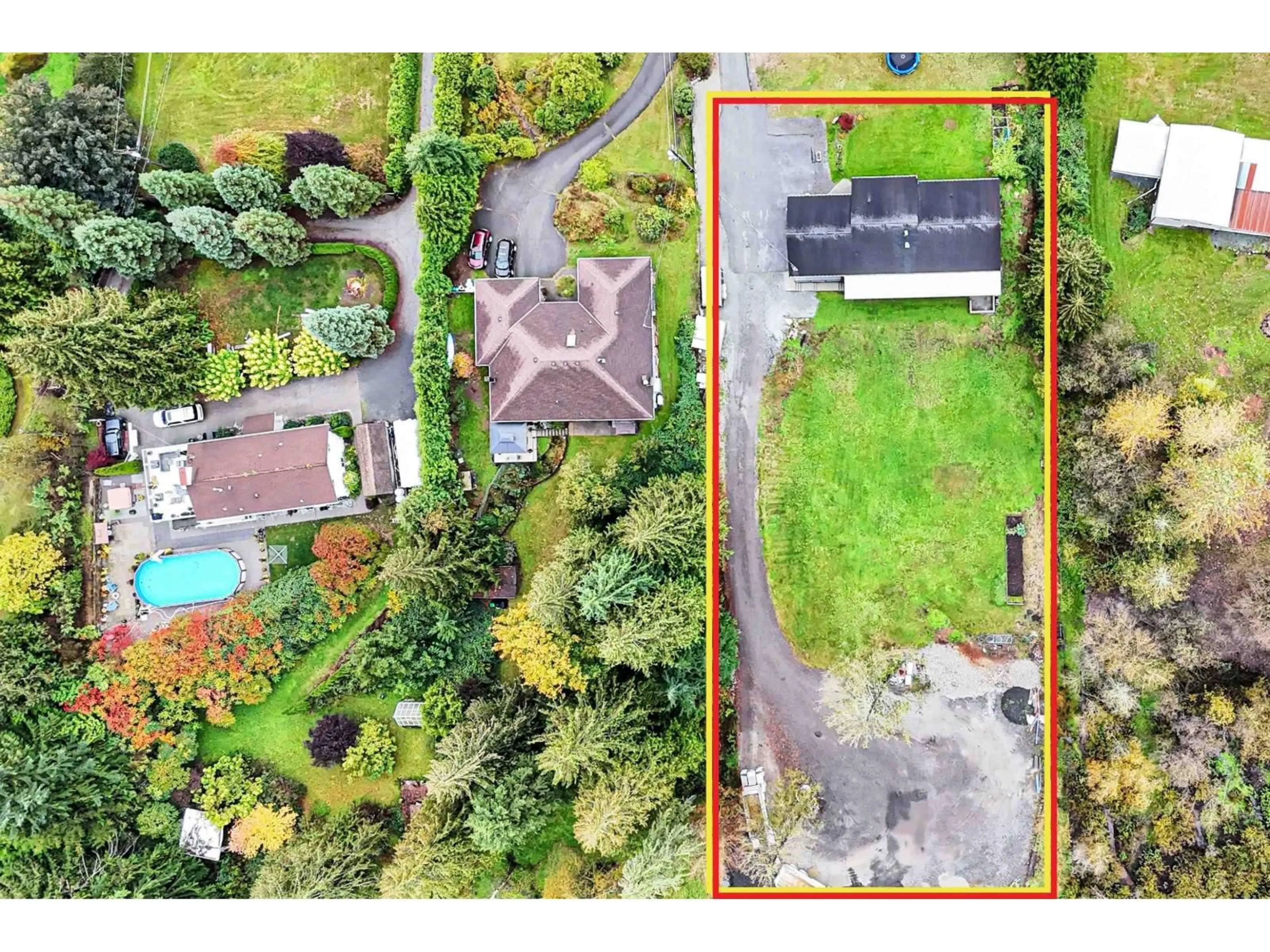 A pic from outside/outdoor area/front of a property/back of a property/a pic from drone, street for 8972 DEWDNEY TRUNK ROAD, Mission British Columbia V2V6Y1