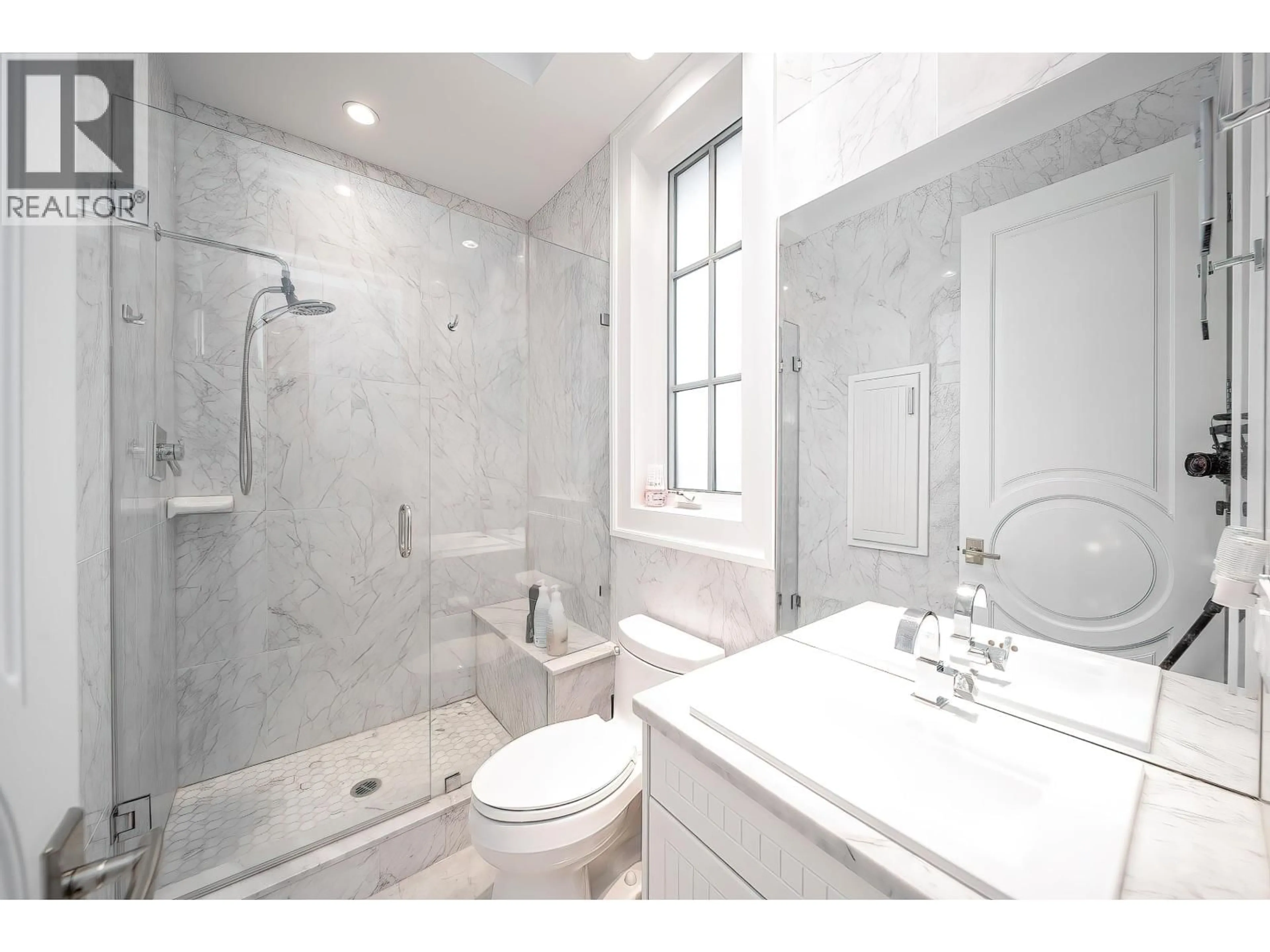 Contemporary bathroom, ceramic/tile floor for 7751 SUNNYHOLME CRESCENT, Richmond British Columbia V6Y1G8