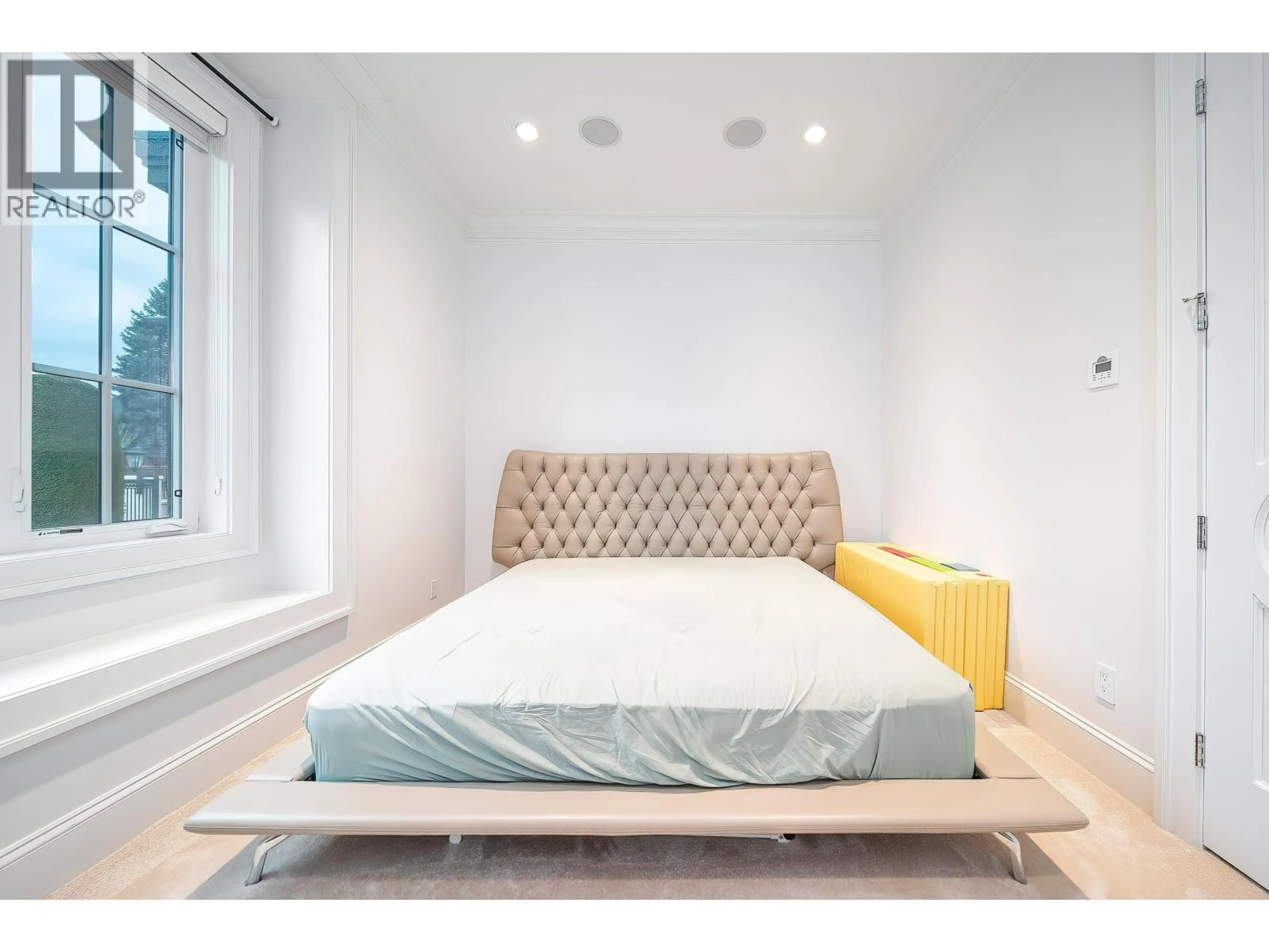 Bedroom with bed, wood/laminate floor for 7751 SUNNYHOLME CRESCENT, Richmond British Columbia V6Y1G8