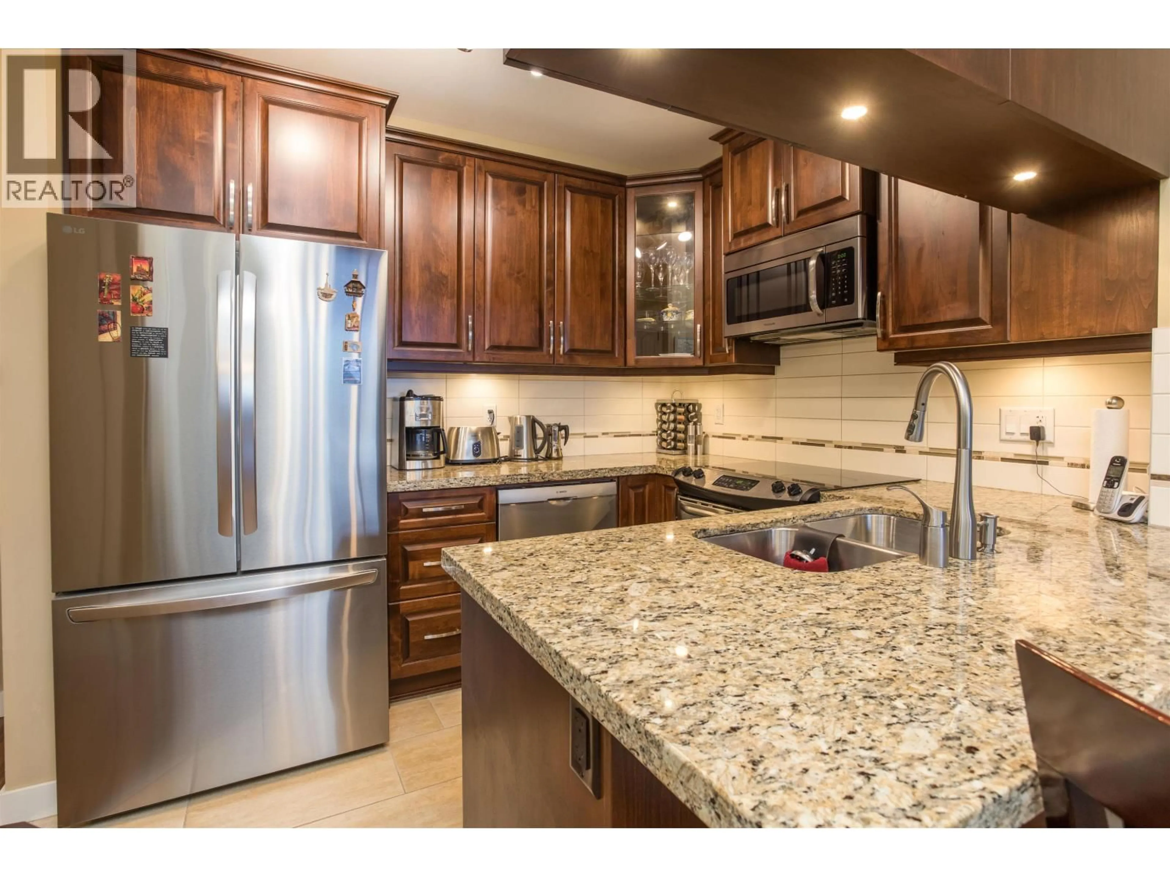 Open concept kitchen, ceramic/tile floor for 315 - 12565 190A STREET, Pitt Meadows British Columbia V3Y0E1