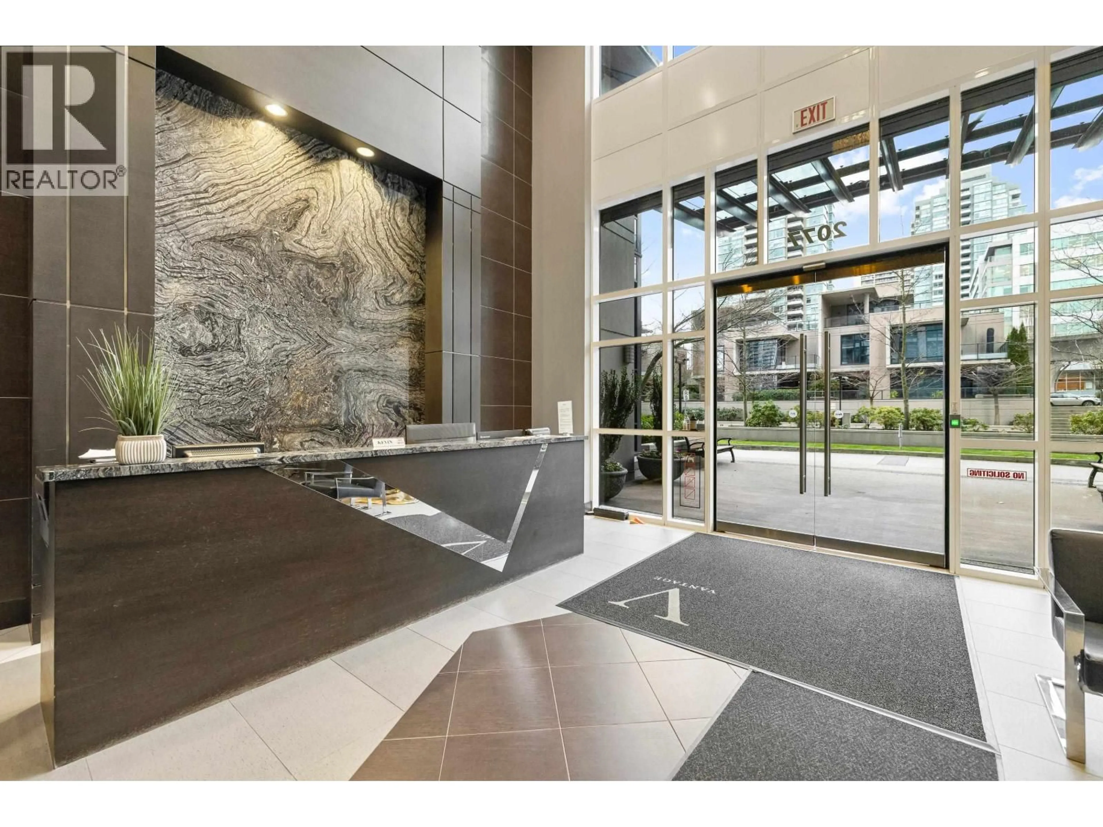 Indoor foyer for 602 - 2077 ROSSER AVENUE, Burnaby British Columbia V5C0G6
