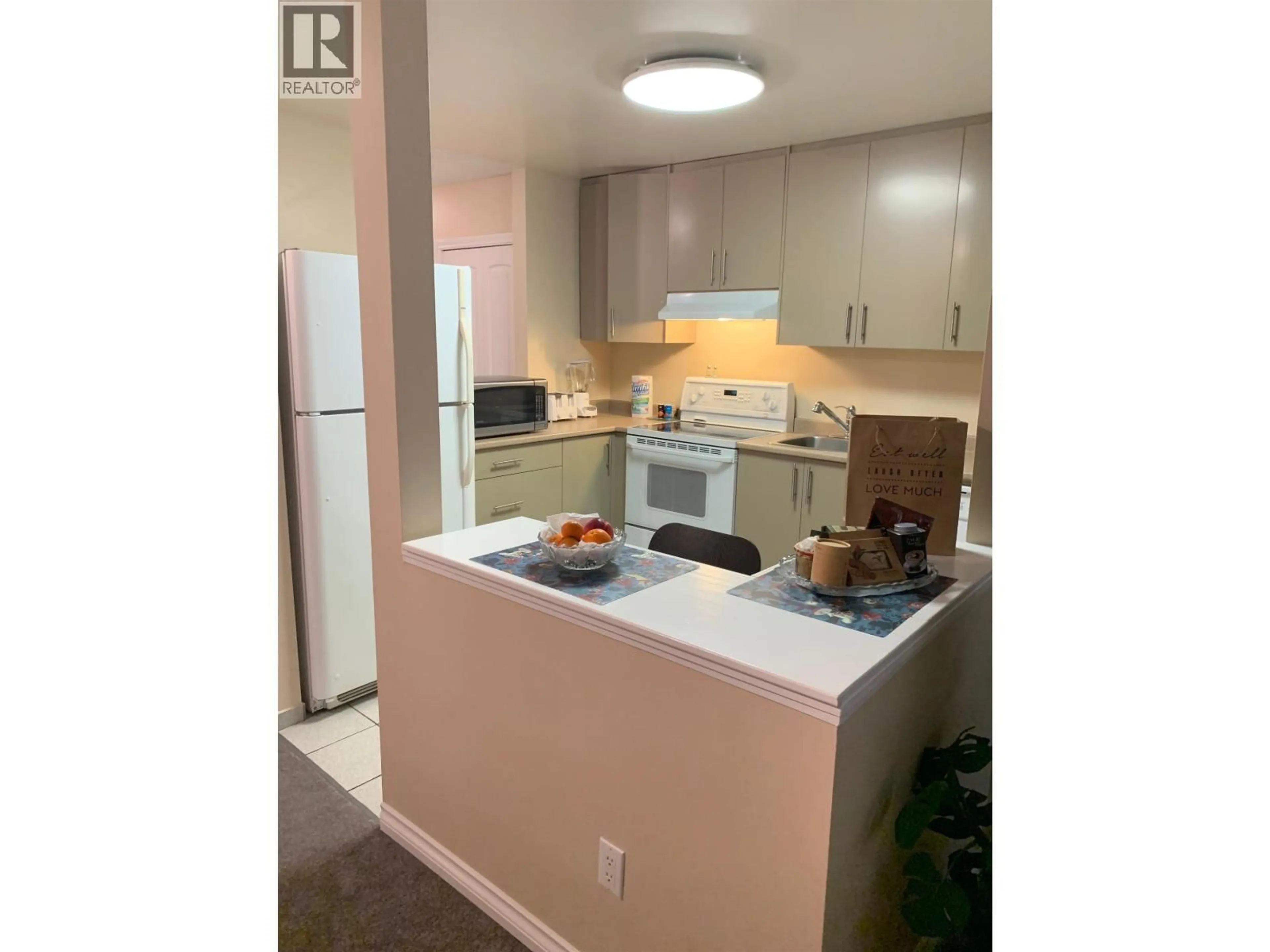 Standard kitchen, unknown for 301 - 9125 CAPELLA DRIVE, Burnaby British Columbia V3J7K3