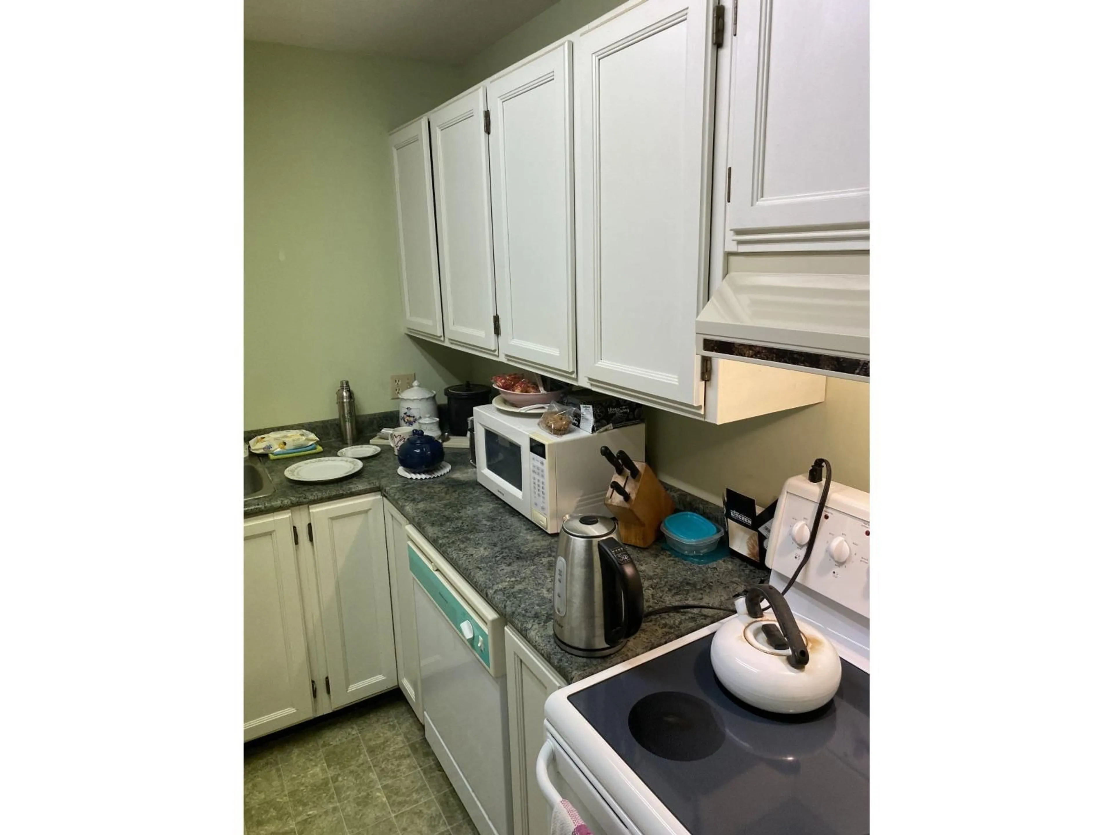 Standard kitchen, unknown for 102 - 1442 FOSTER STREET, White Rock British Columbia V4B3X7