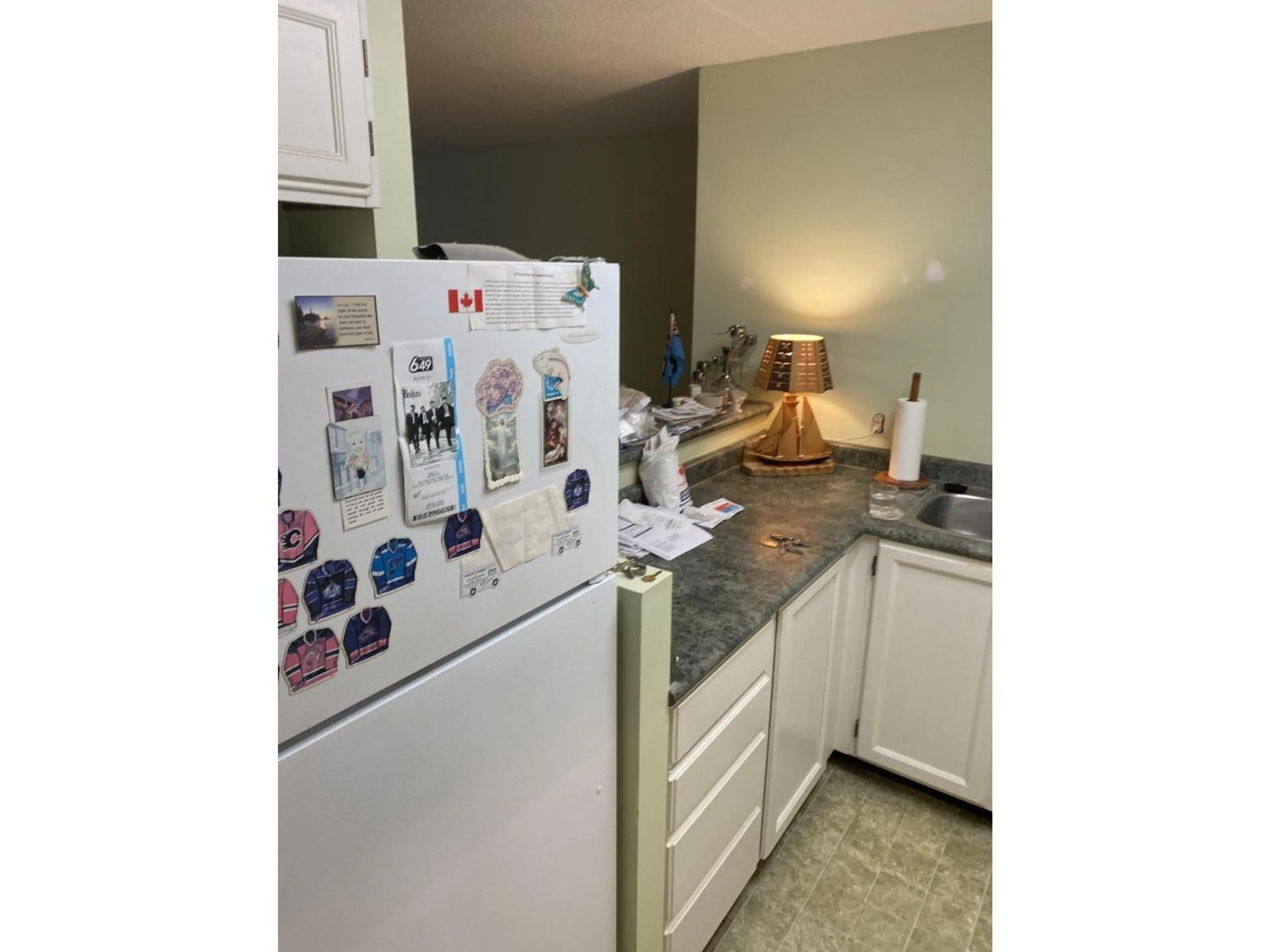 Standard kitchen, unknown for 102 - 1442 FOSTER STREET, White Rock British Columbia V4B3X7