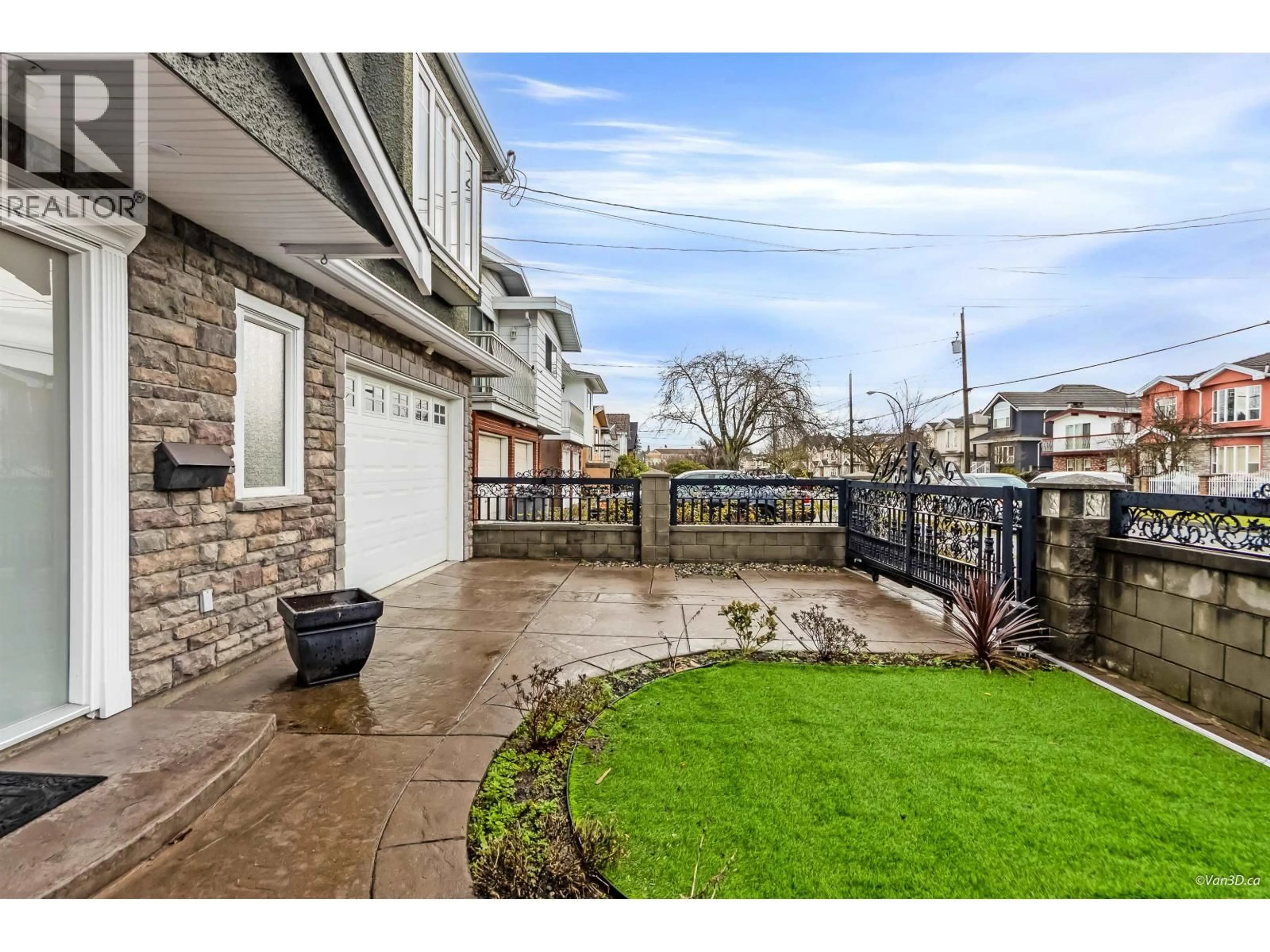 Patio, water/lake/river/ocean view for 6167 COMMERCIAL STREET, Vancouver British Columbia V5P3P2