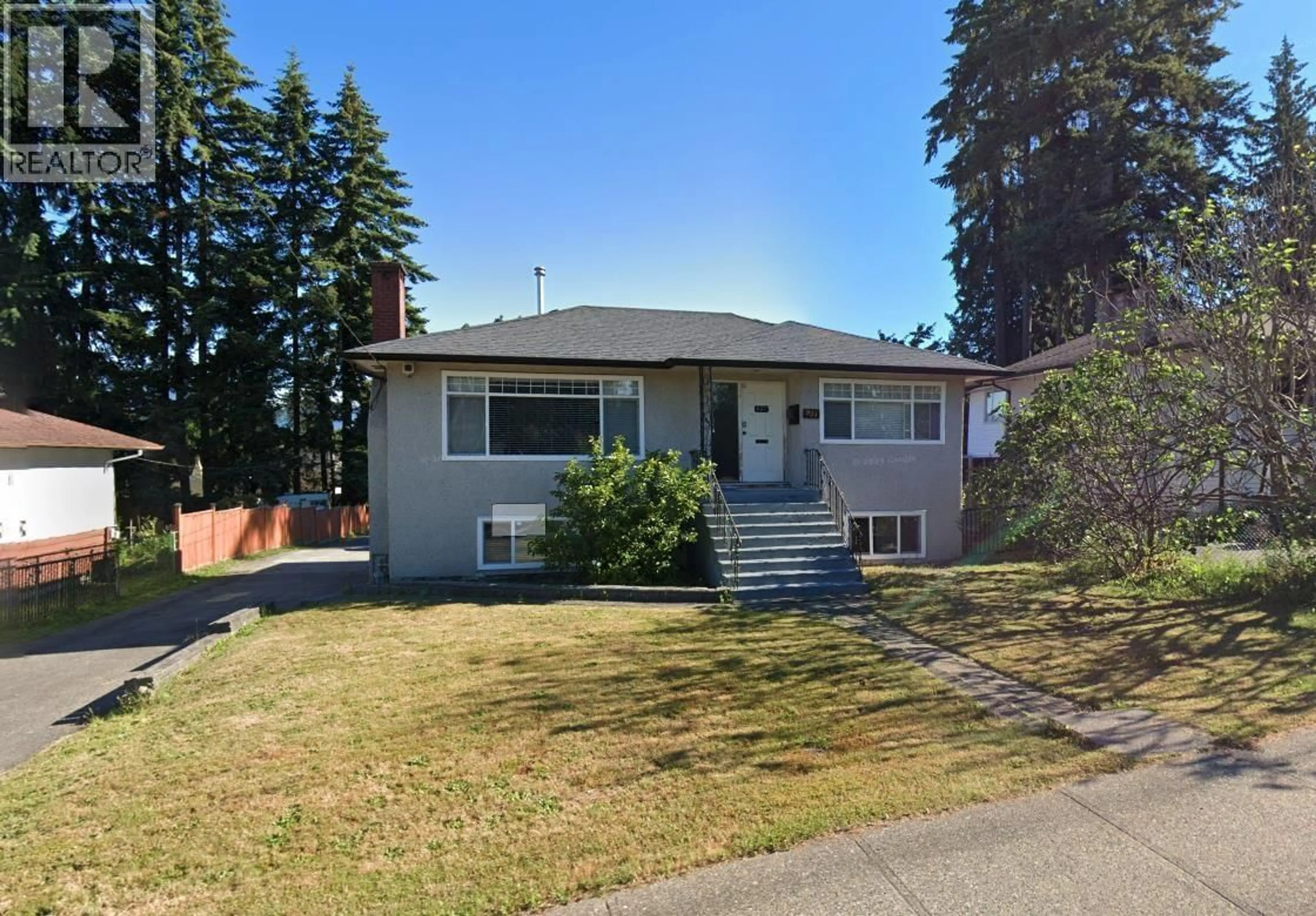 Home with vinyl exterior material, street for 931 COMO LAKE AVENUE, Coquitlam British Columbia V3J3N2