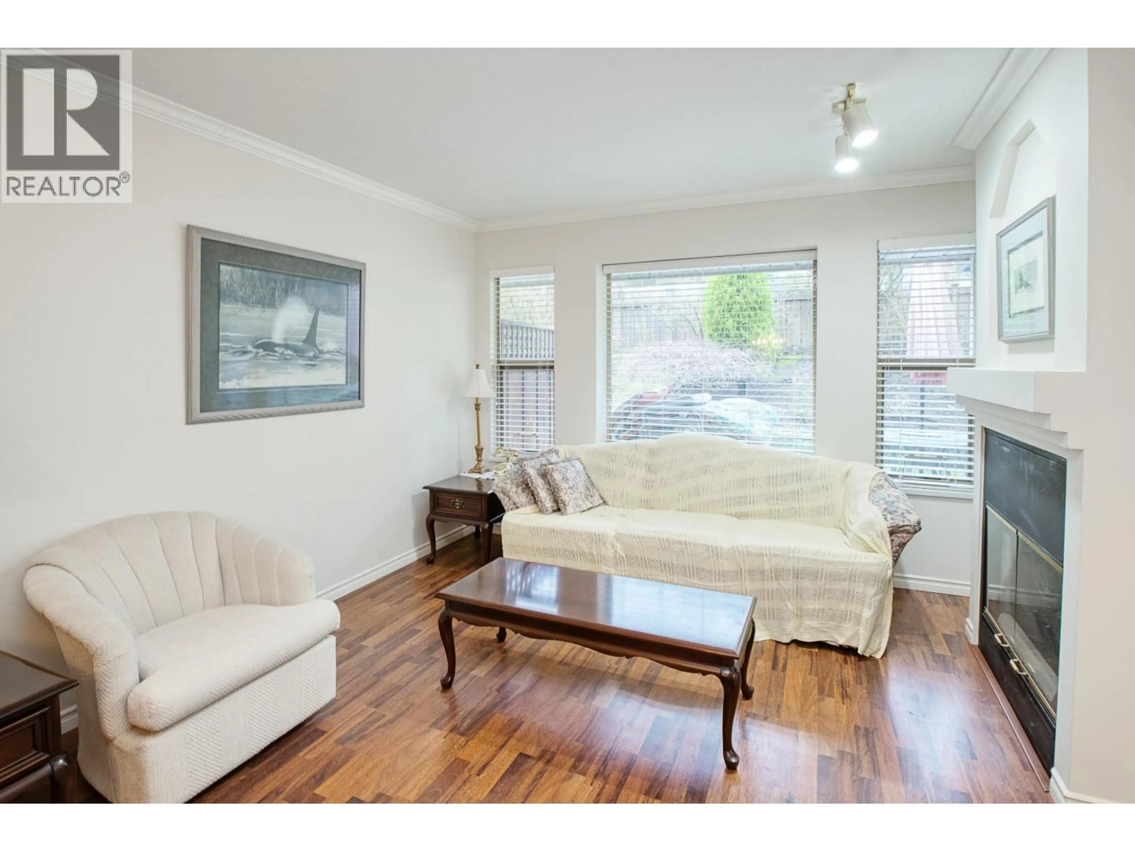 Living room with furniture, wood/laminate floor for 43 - 22280 124 AVENUE, Maple Ridge British Columbia V2X4J5