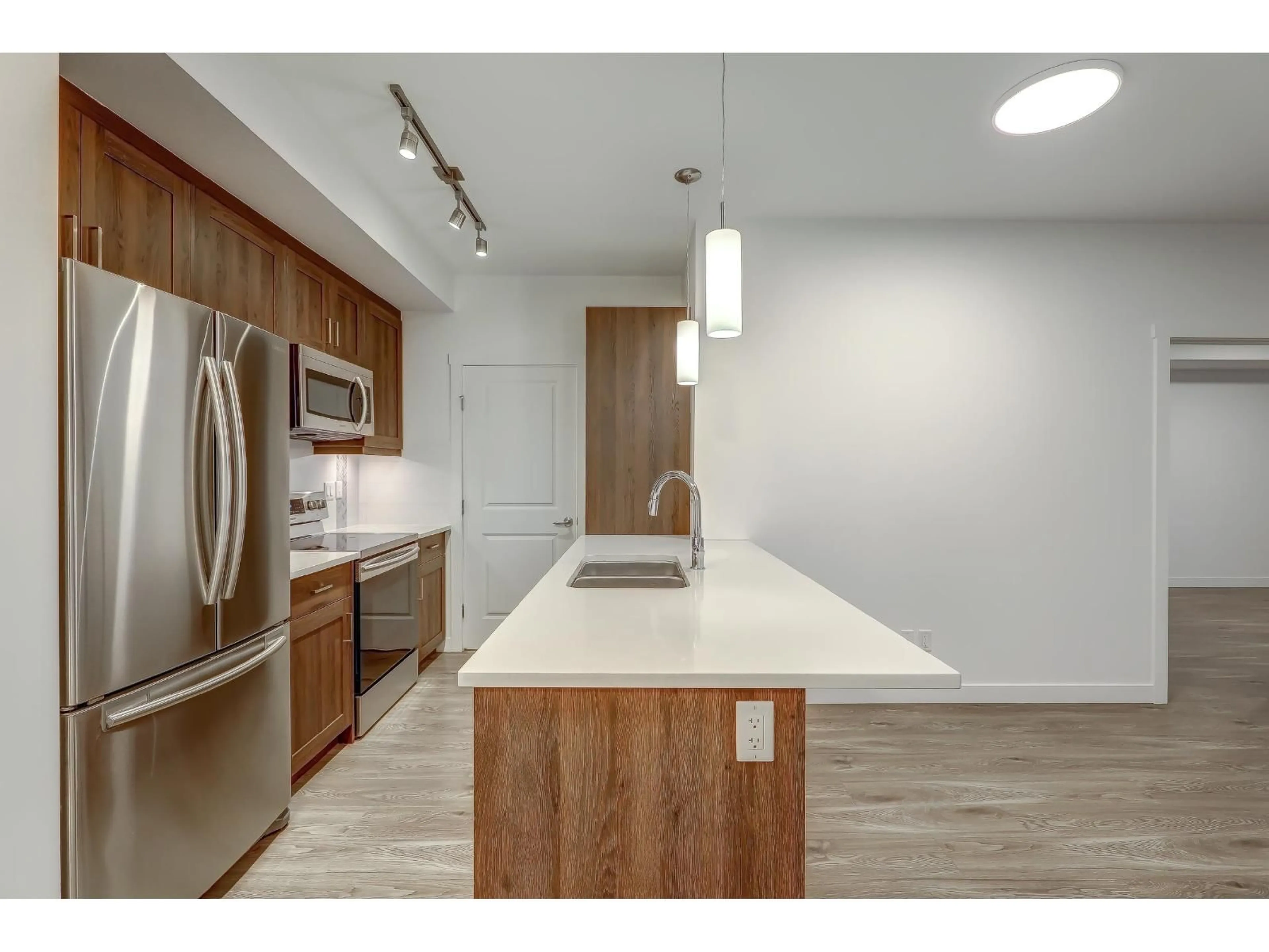 Open concept kitchen, wood/laminate floor for 505 - 20826 72 AVENUE, Langley British Columbia V2Y0Z9